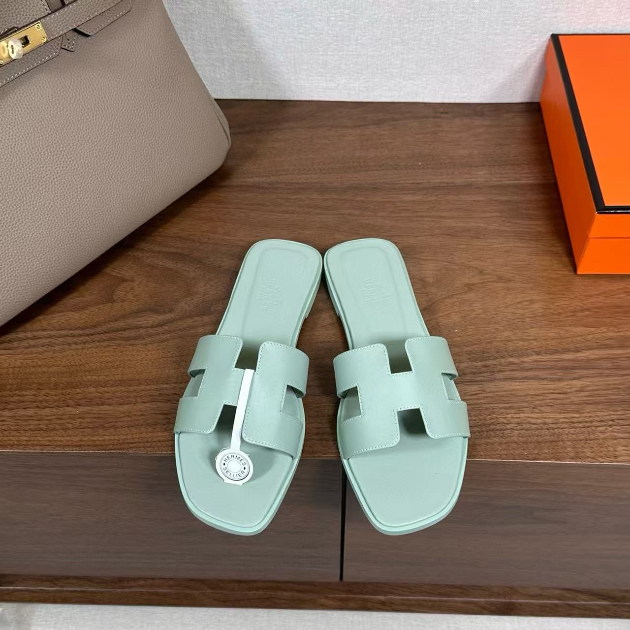 UA Hermès Oran sandal