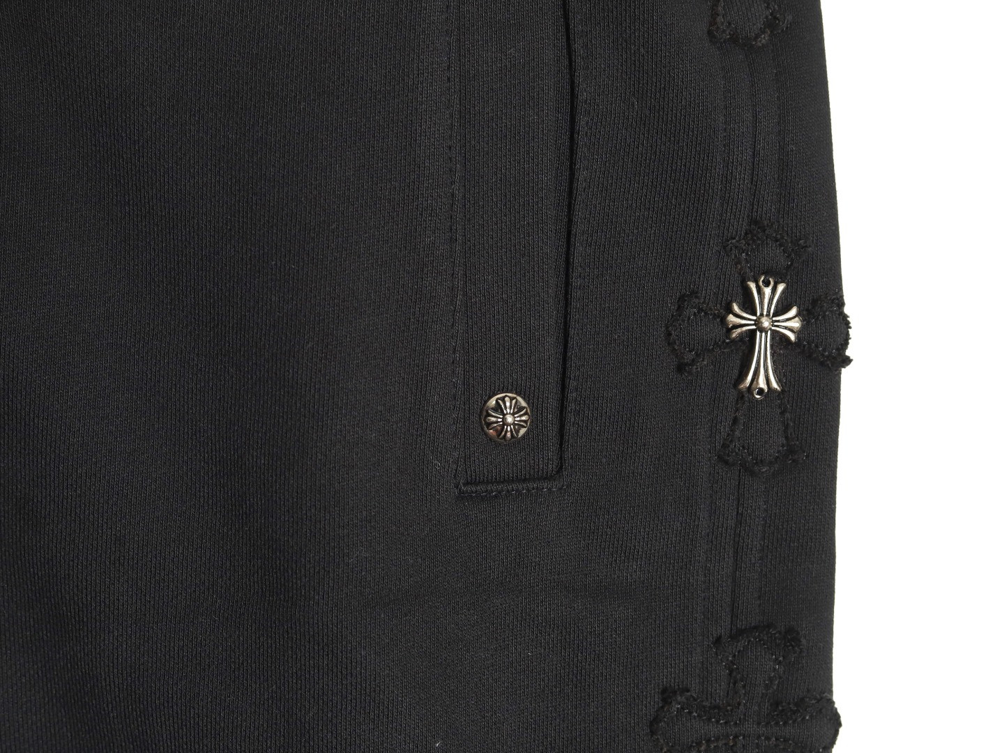 Ch**me He**ts 24ss shorts