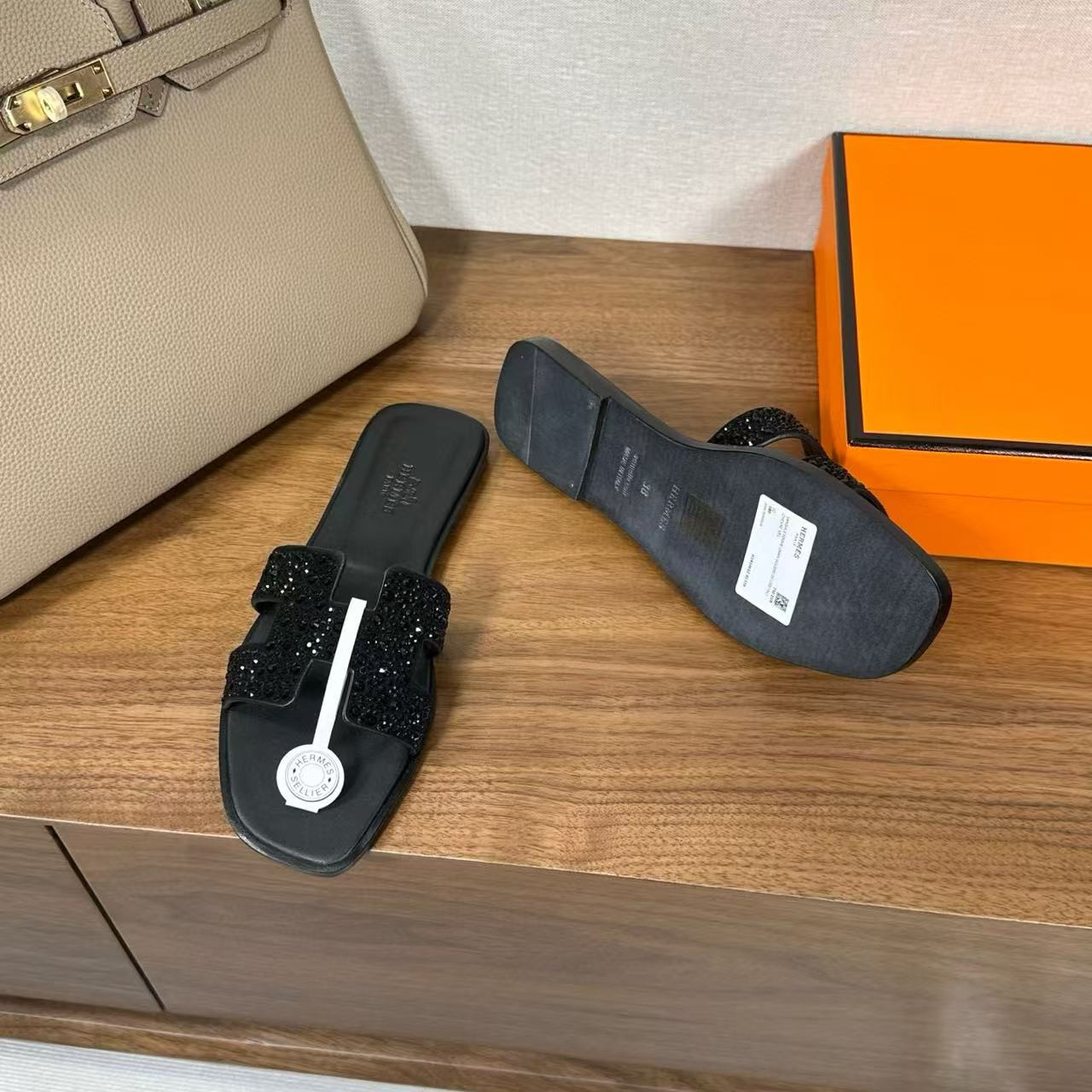UA Hermès Oran sandal