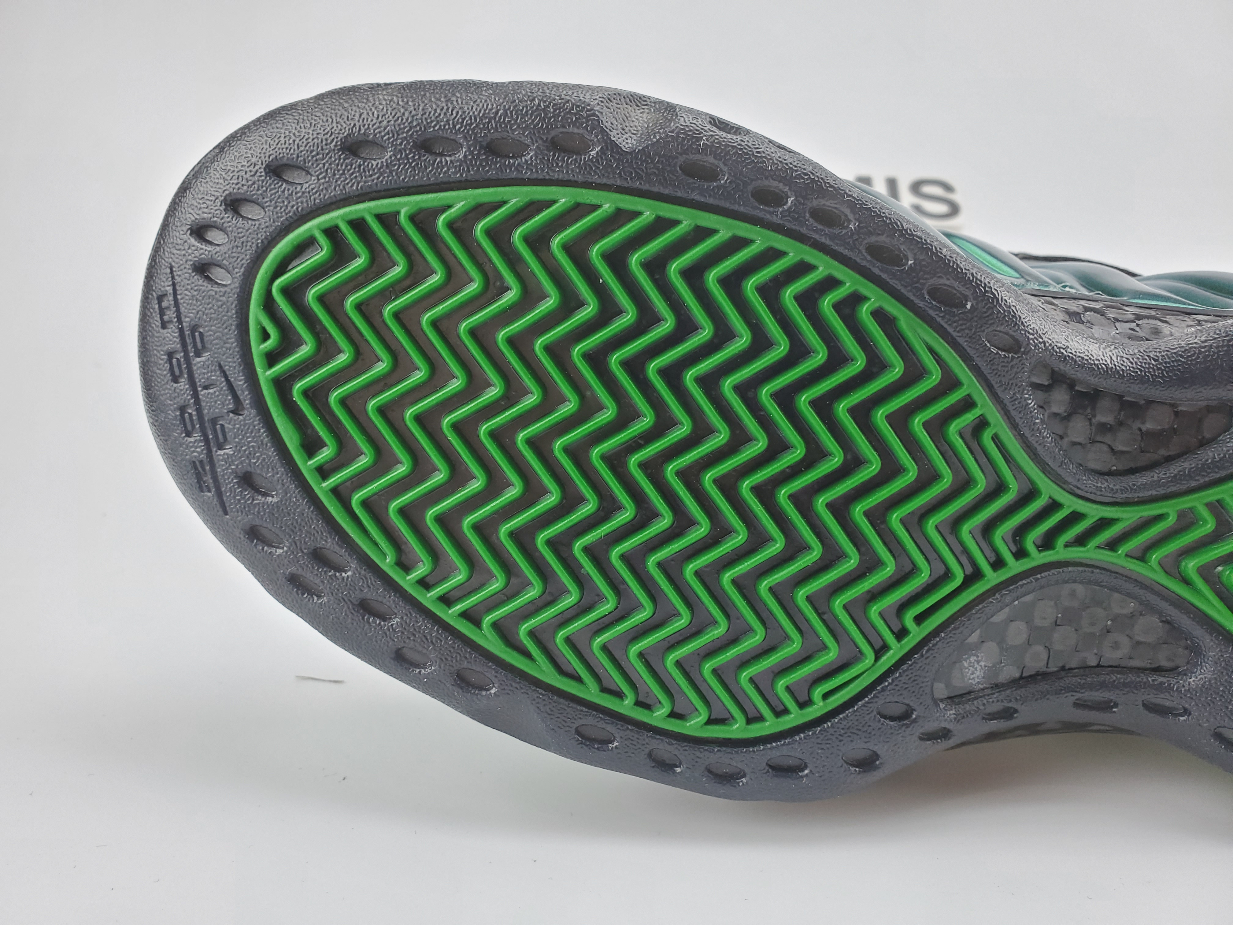 Nike Air Foamposite One "Metallic Green"