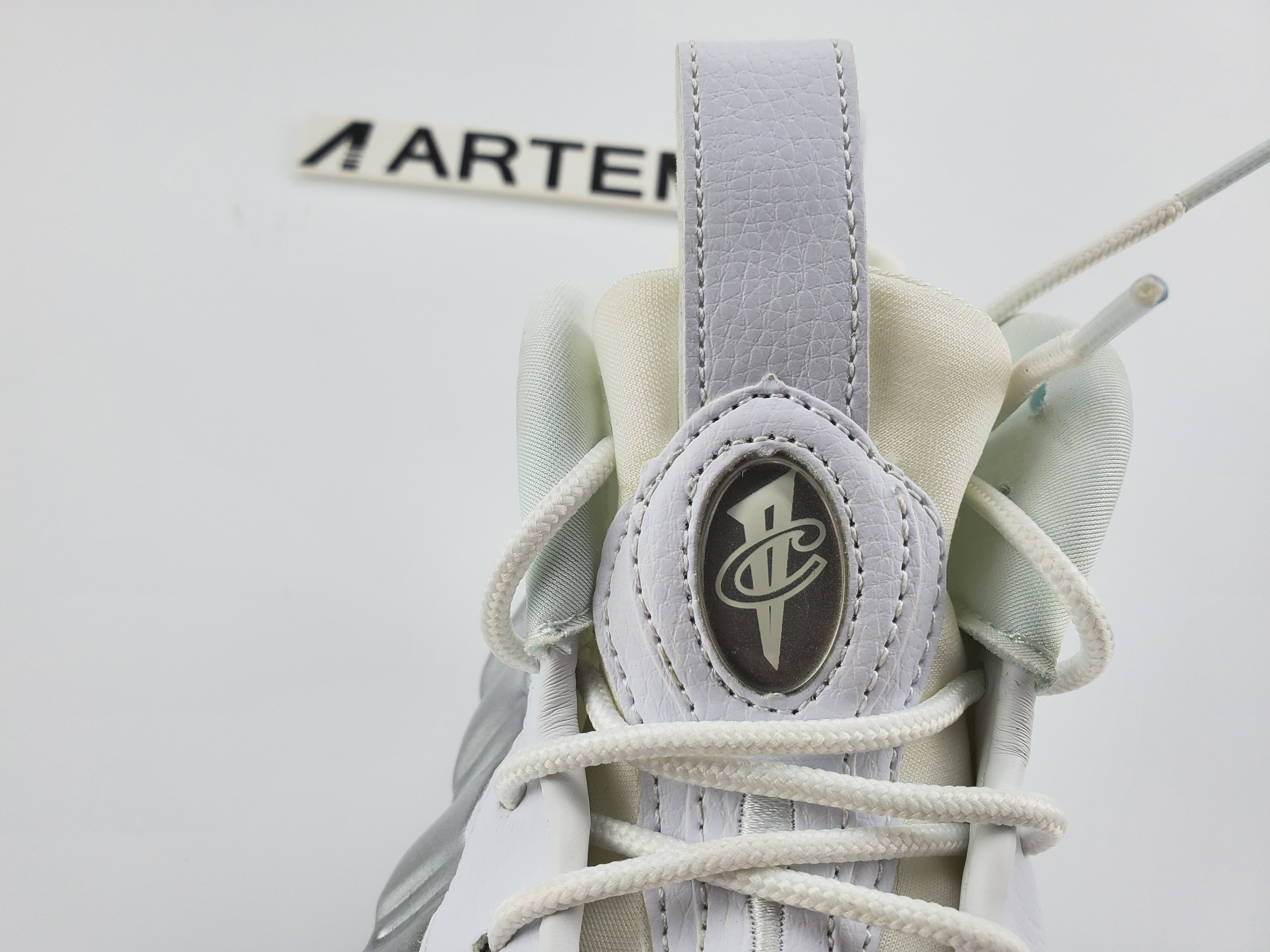 air foamposite one Ch*0me white