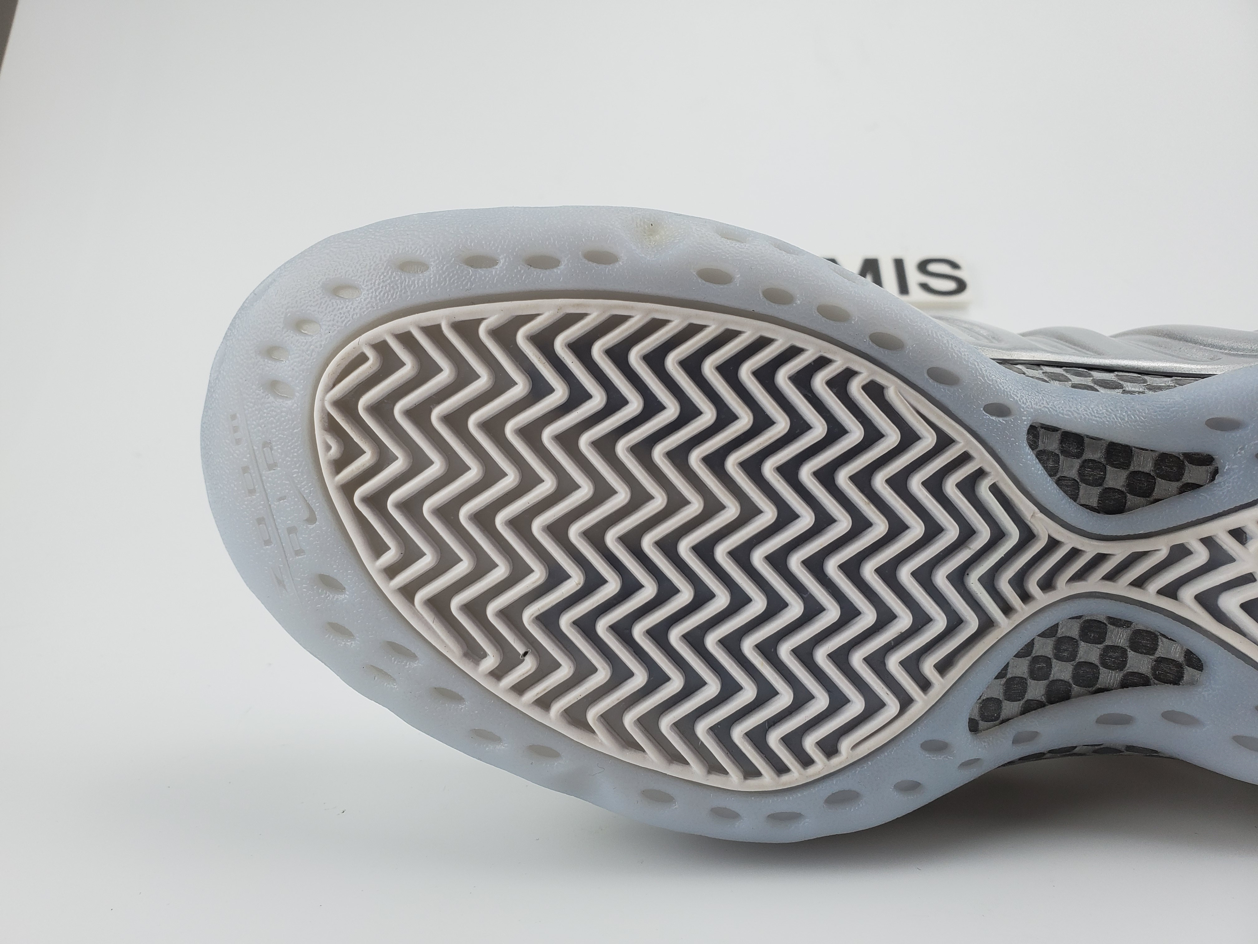 air foamposite one Ch*0me white