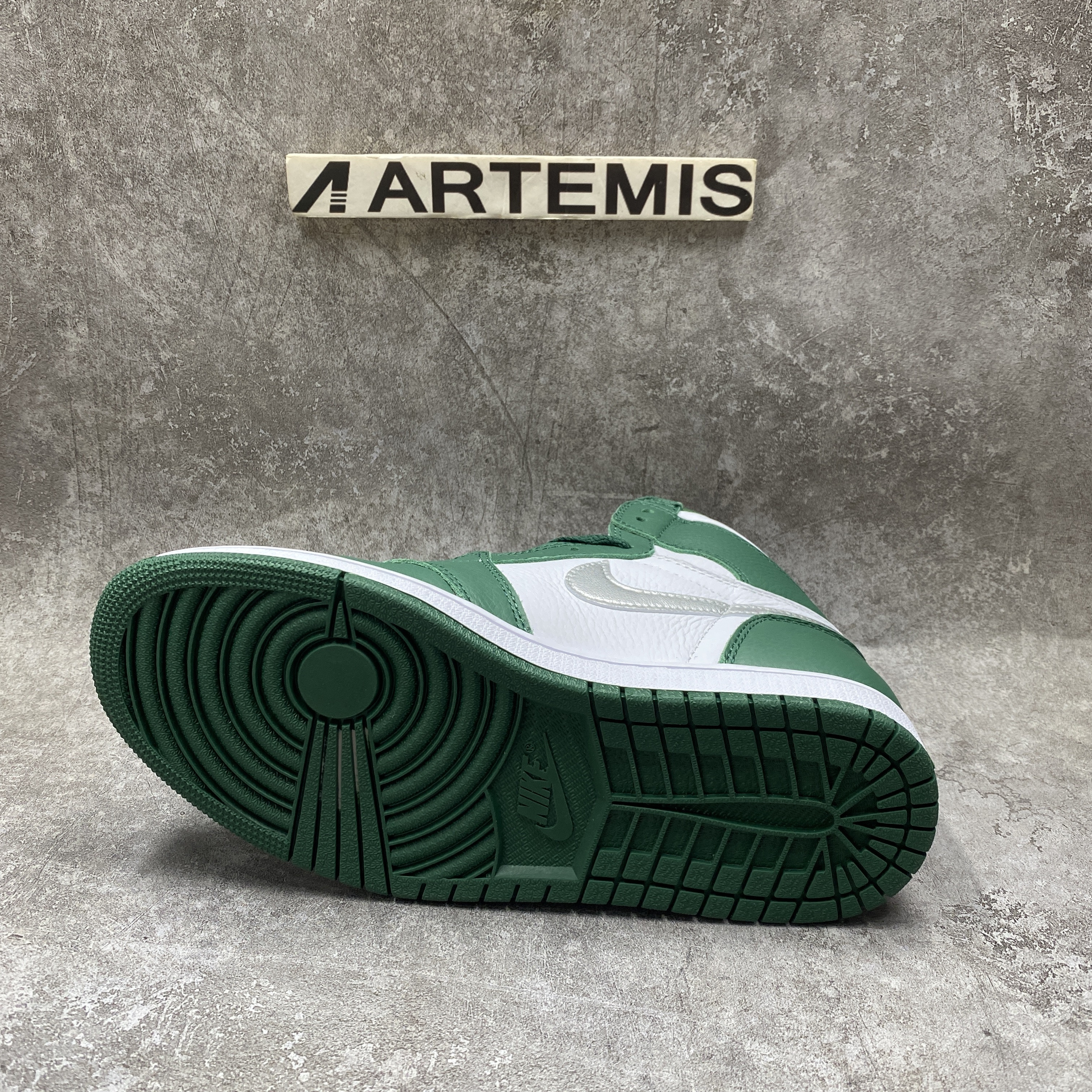 Air Jordan 1 High OG Gorge Green