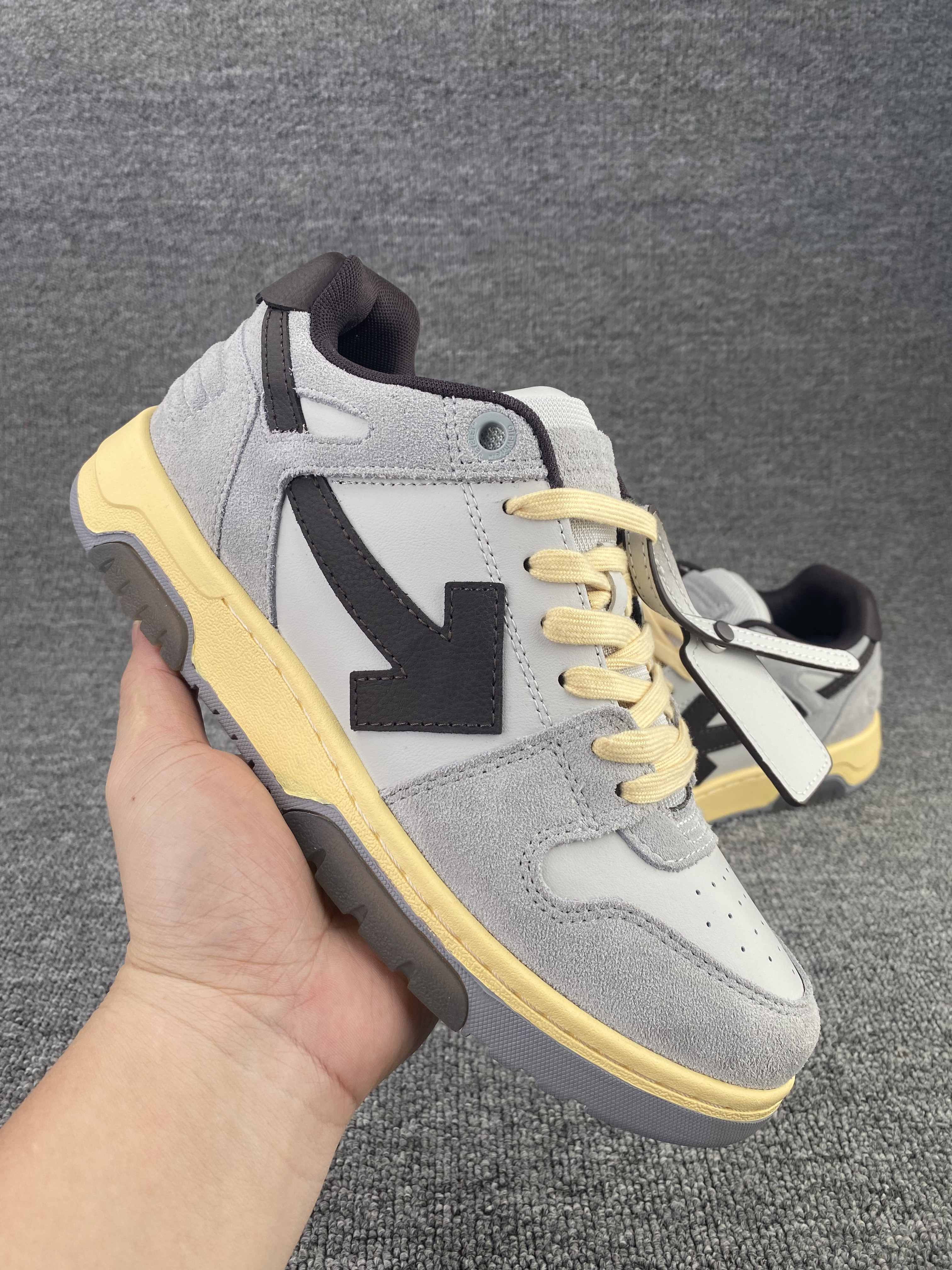 UA OFF-WHITE OUT OF OFFICE LOW