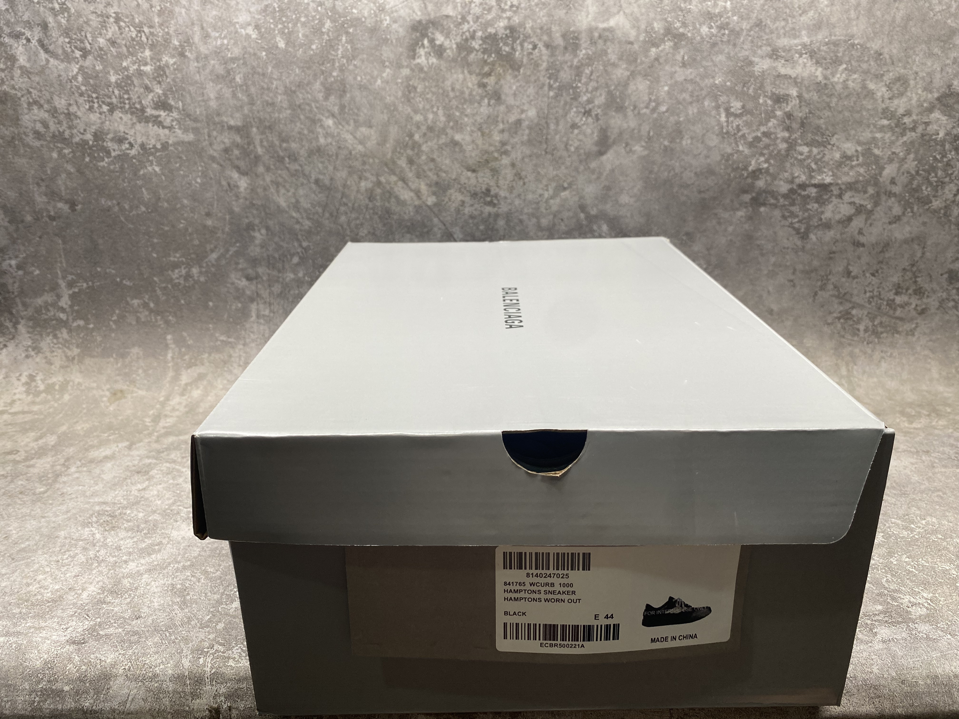 ua Ba*len*cia*ga hamptons worn-out sneaker in black(run one size large)