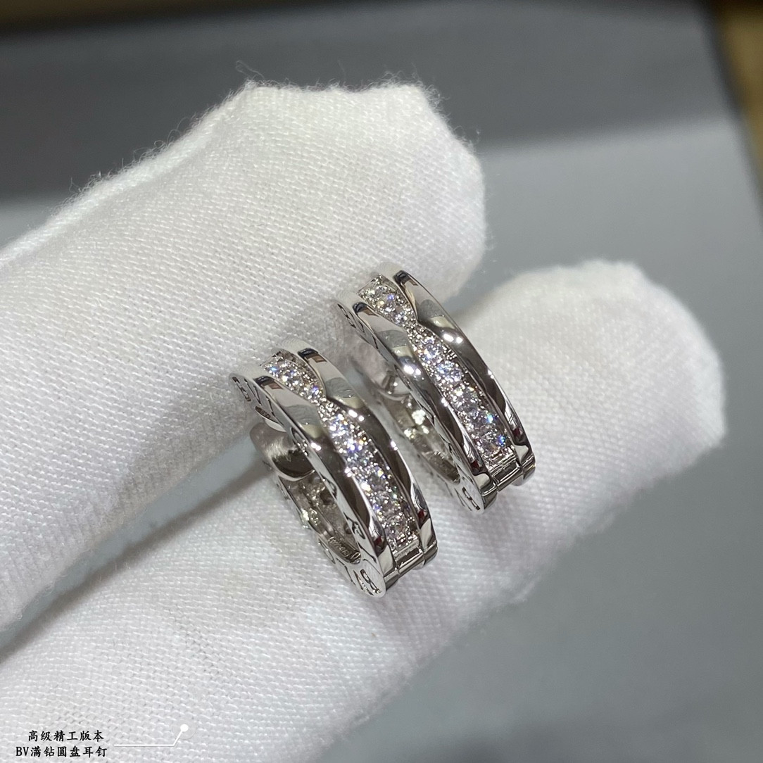 b*l*ai disc full of Di*m*nds earrings