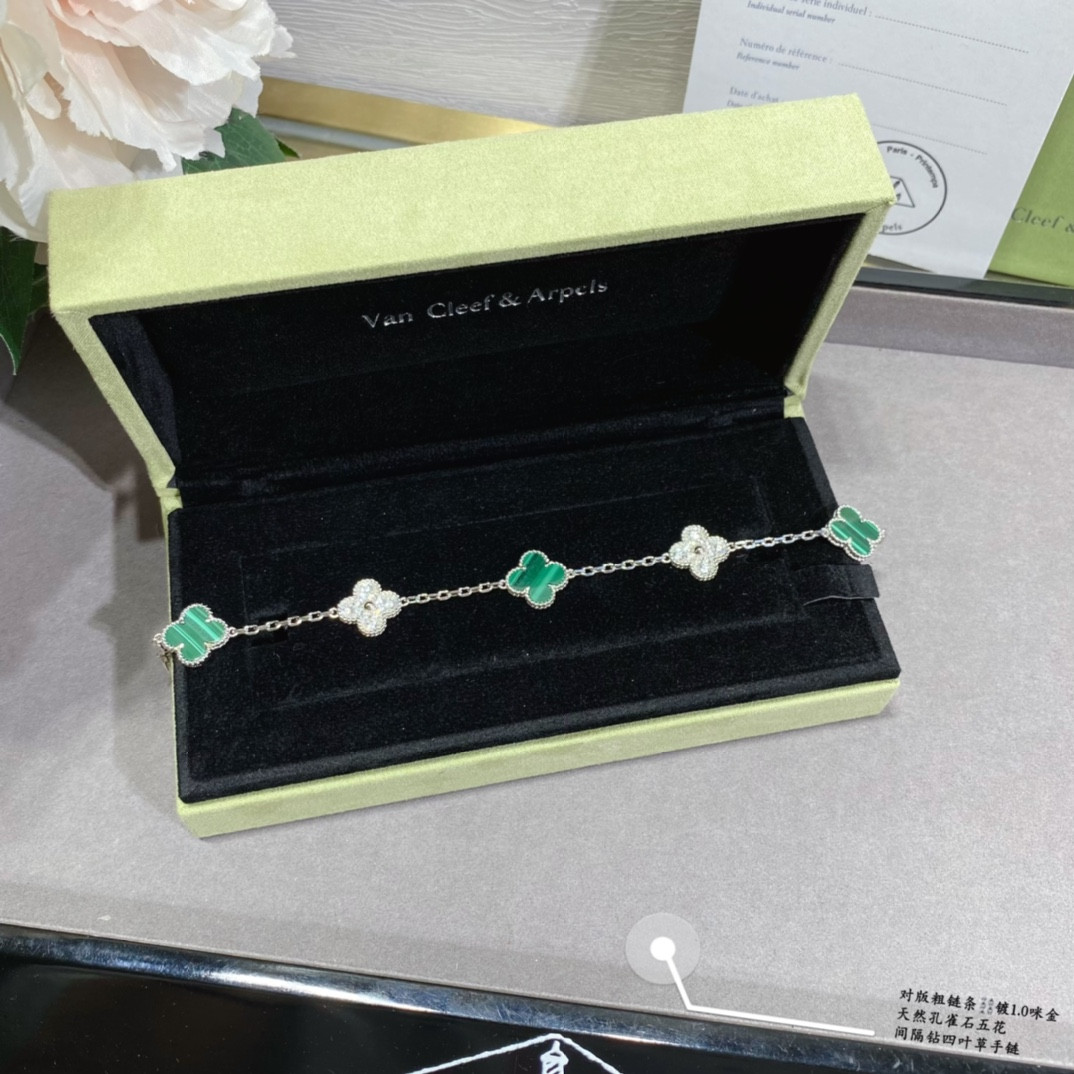 v*n cl*f & arpels natural malachite interval Di*m*nd five-flower four-leaf clover bracelet