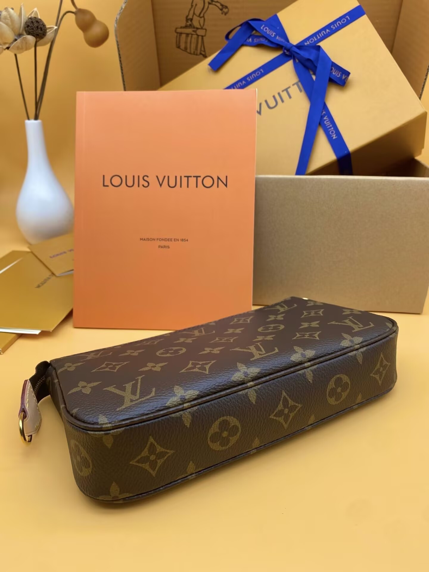 LV Accessory Pouch M40712 23.5x13.5x4cm