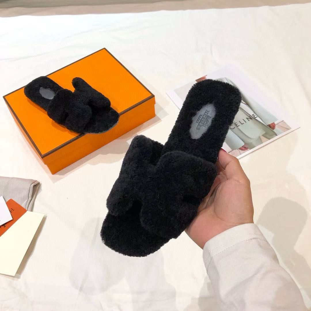 UA Hermès Oran sandal