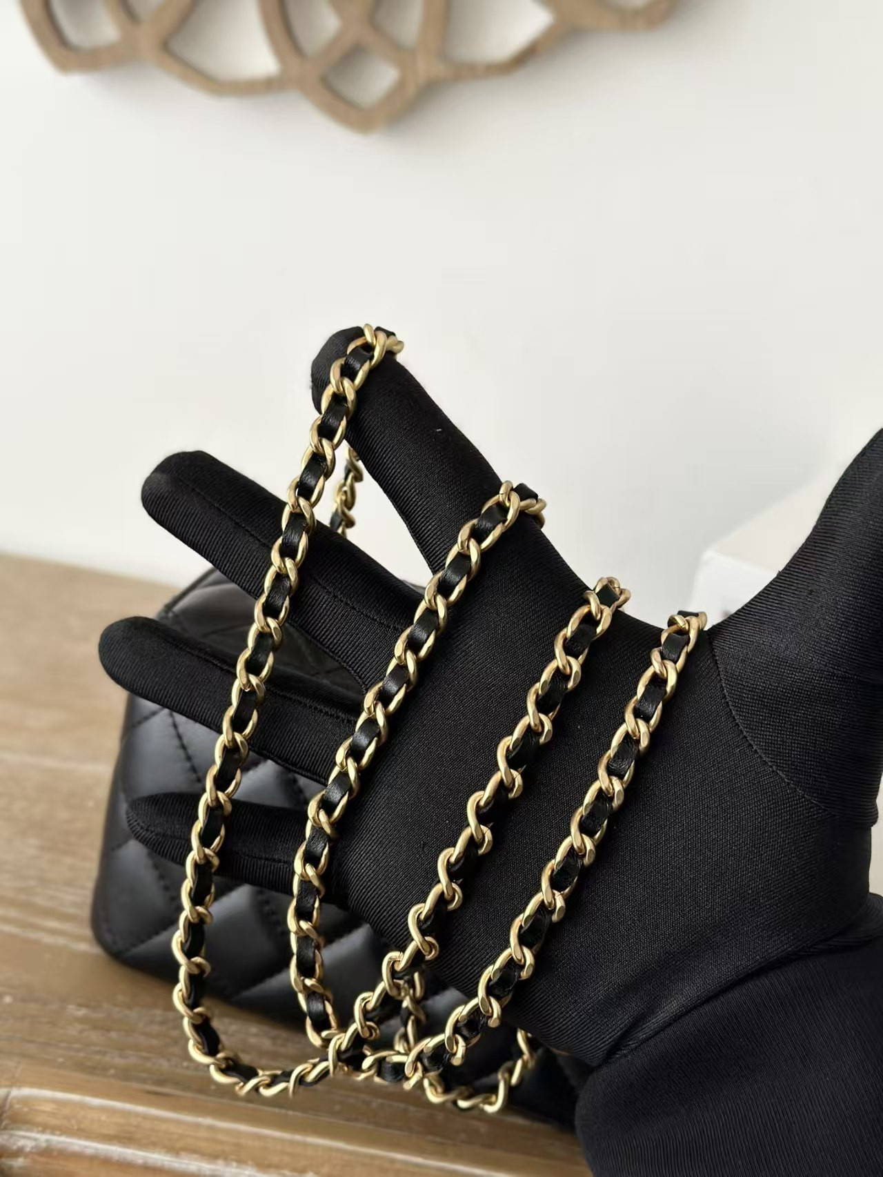 Ch*el vanity with chain 9.5x17x8cm