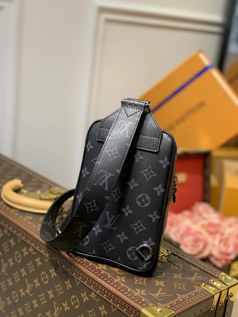 LV OUTDOOR SLINGBAG M30741