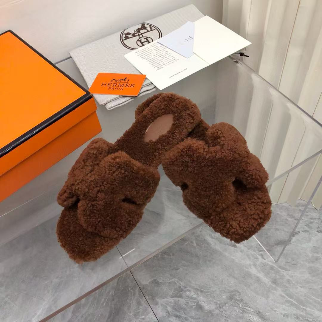 UA Hermès Oran sandal