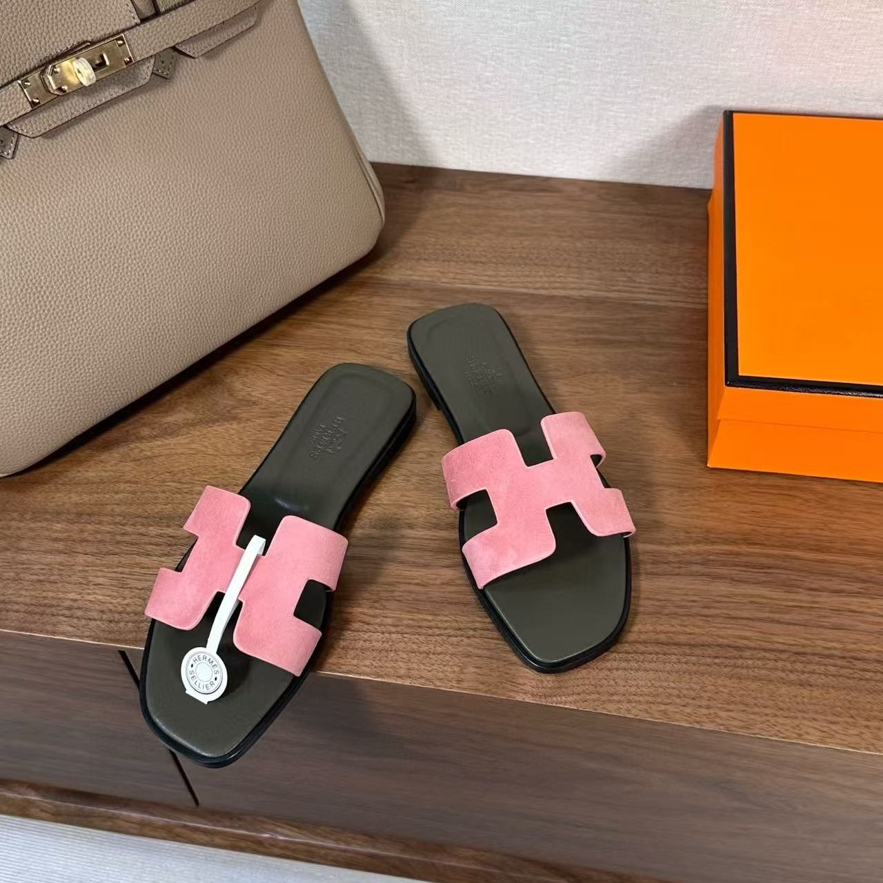 UA Hermès Oran sandal