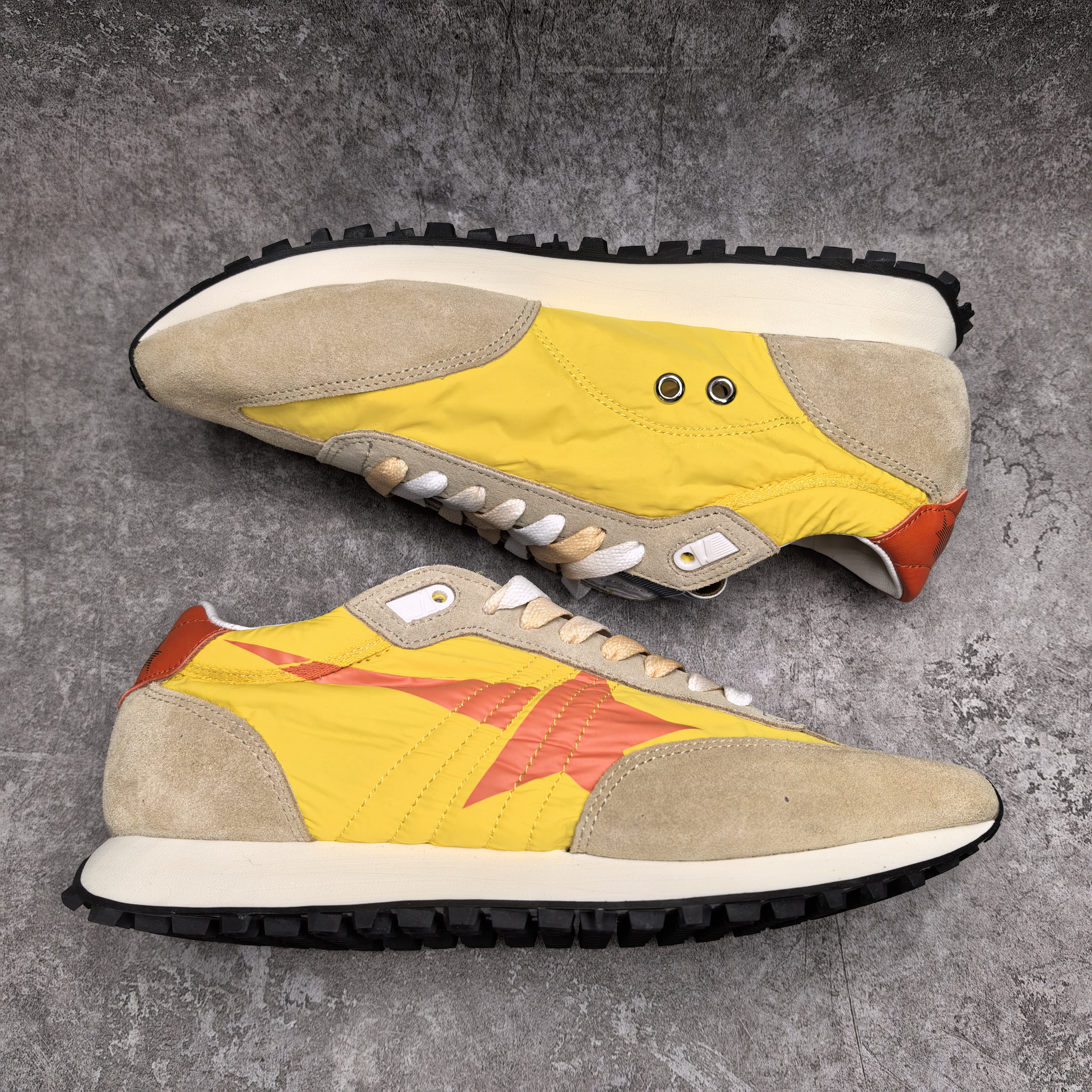 UA Golden Goose Sneaker