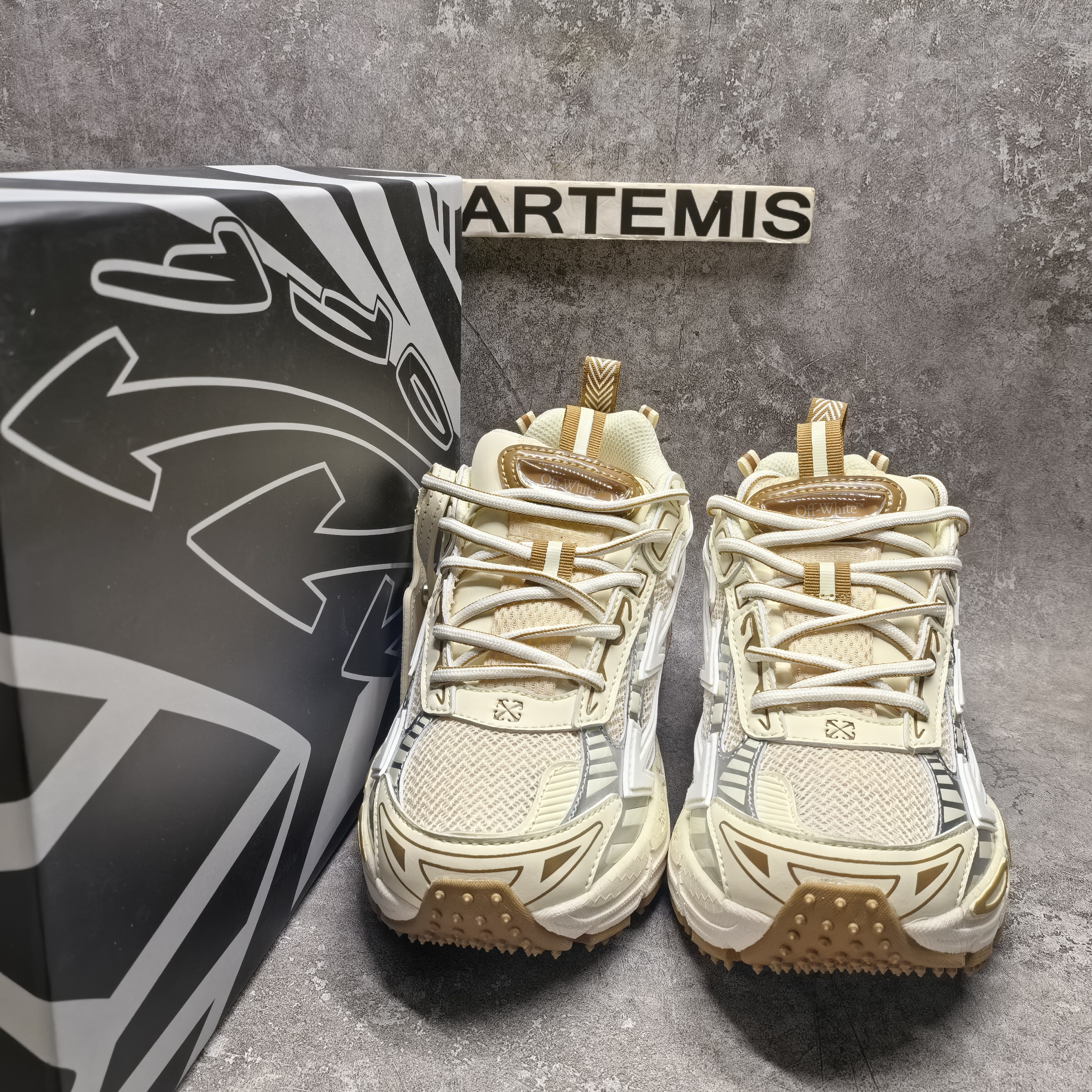 UA Off-White "BE RIGHT BACK"