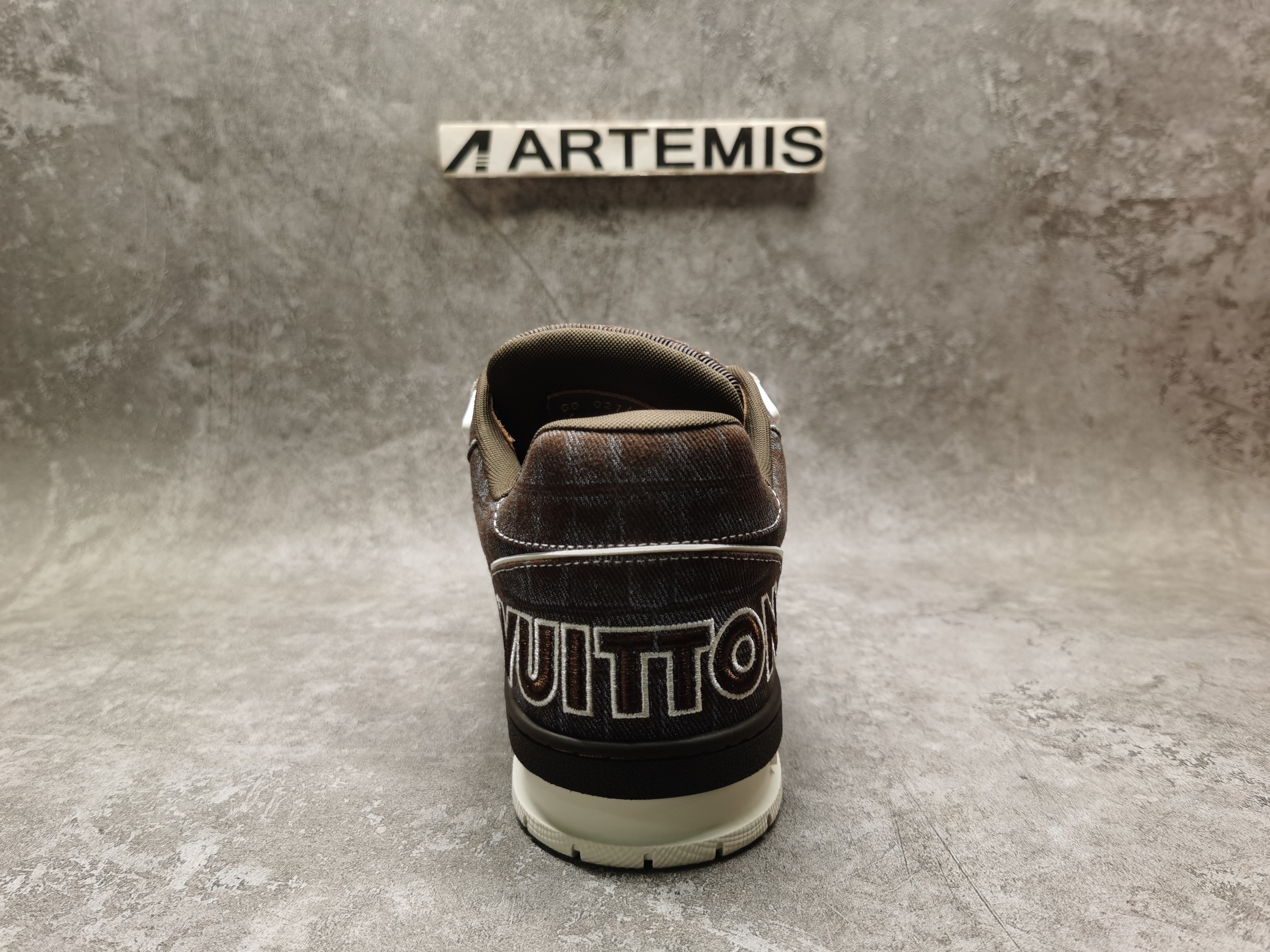 UA LV Trainer Sneaker