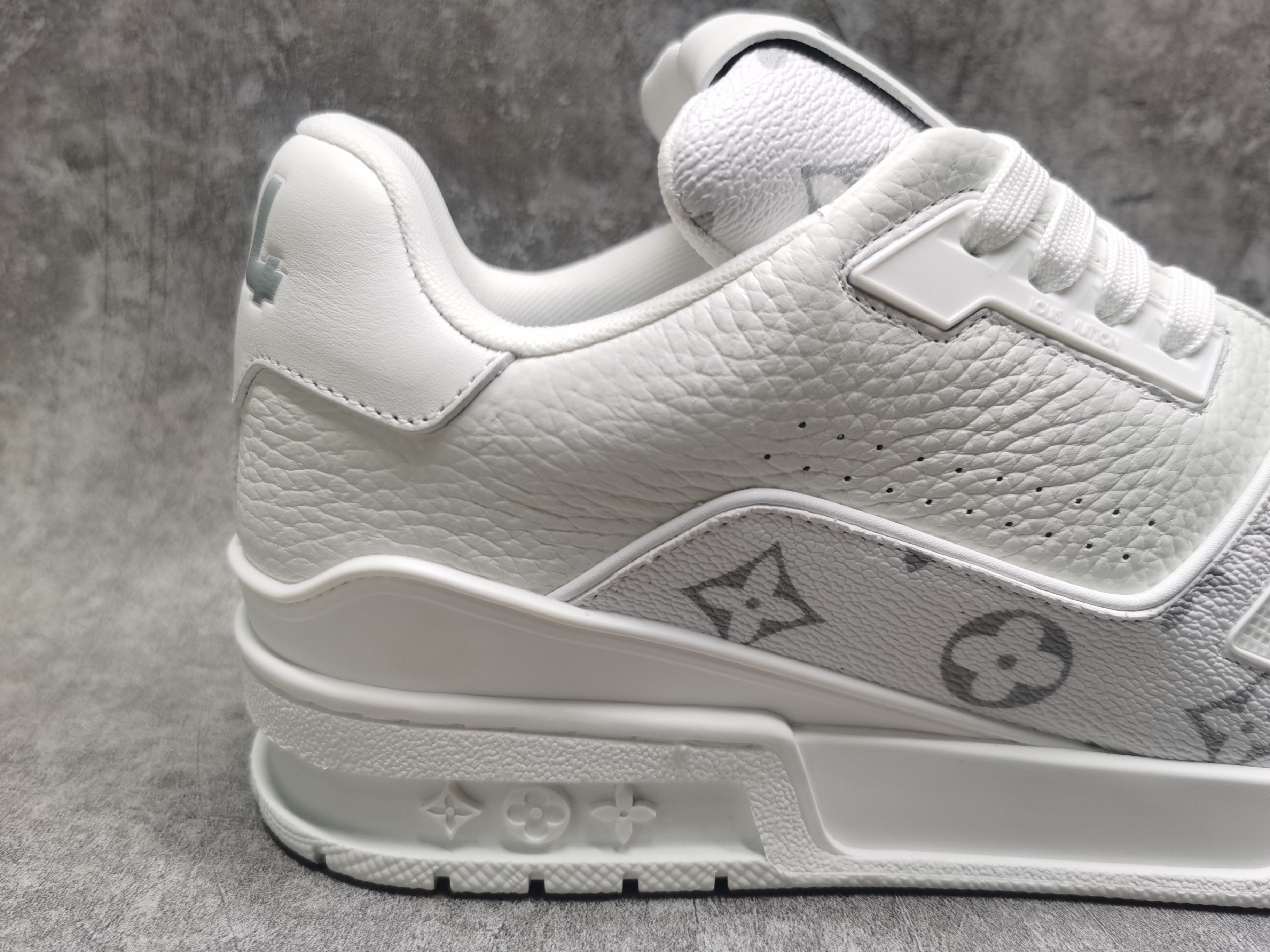 UA LV Trainer Sneaker