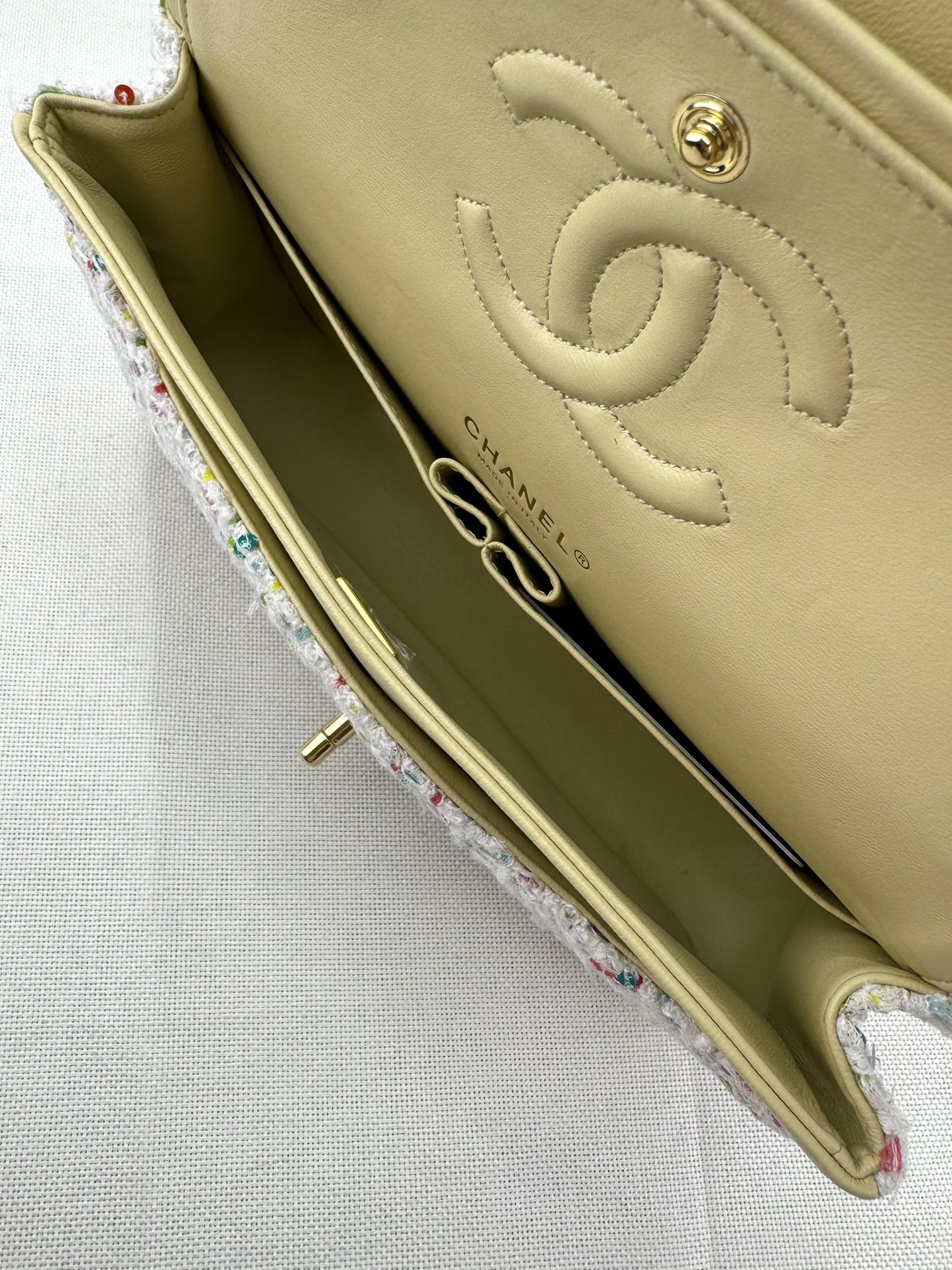 Ch*el mini classic 11.12 handbag 25 15.5 × 25.5 × 6.5 cm