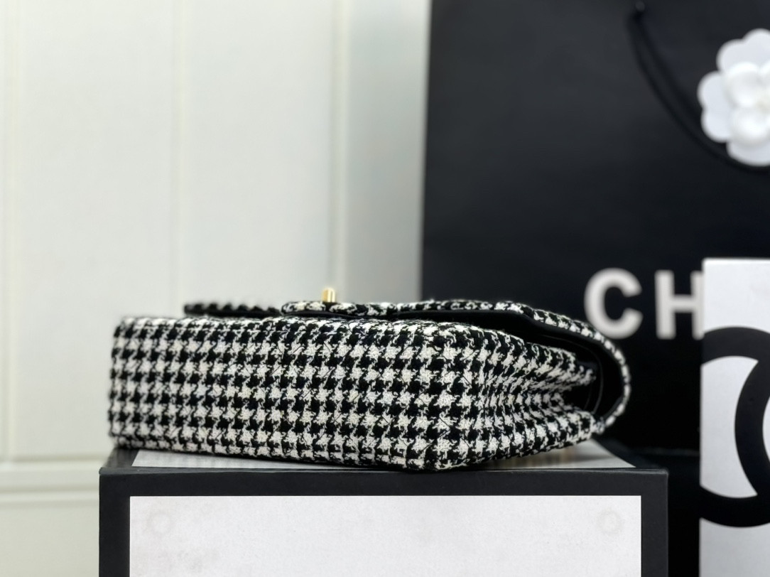 Ch*el mini classic 11.12 handbag 25 15.5 × 25.5 × 6.5 cm