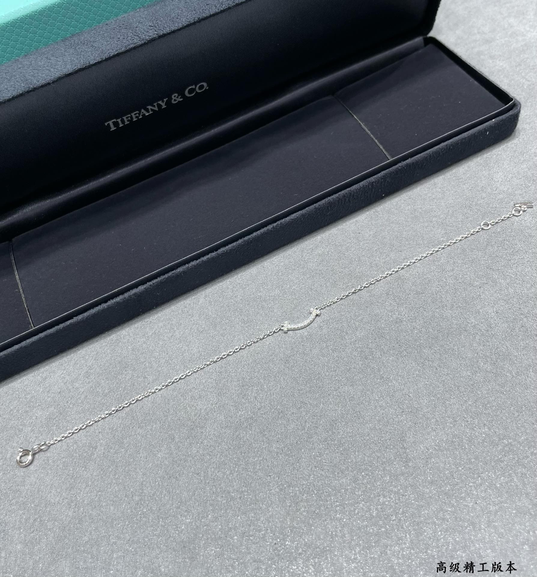 t*f*ny & co. mini smile Di*m*nd pendant bracelet