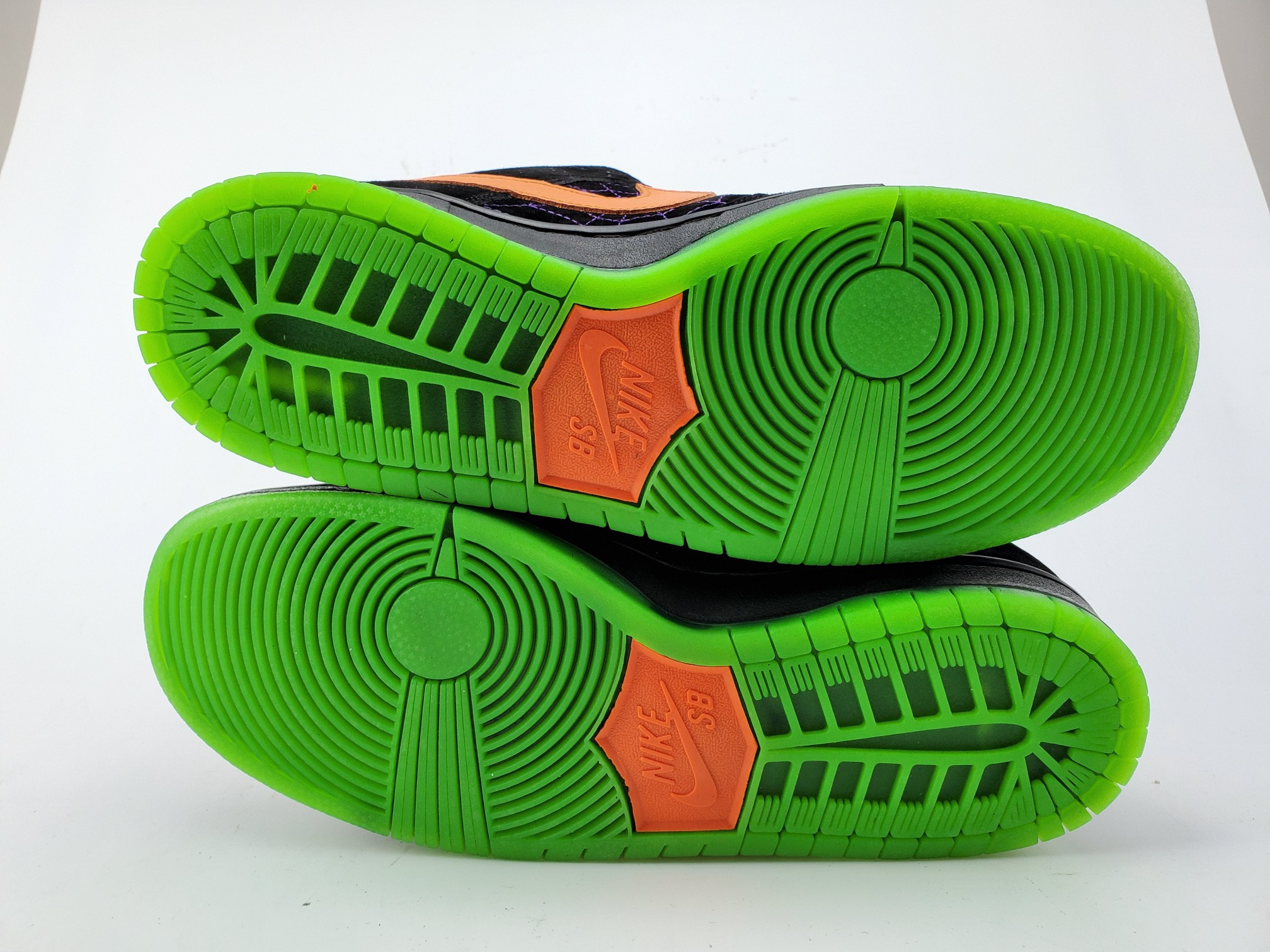 Nike SB Dunk Low Night of Mischief Halloween