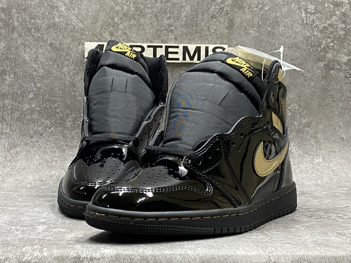 Air Jordan 1 Retro High Black Metallic Gold
