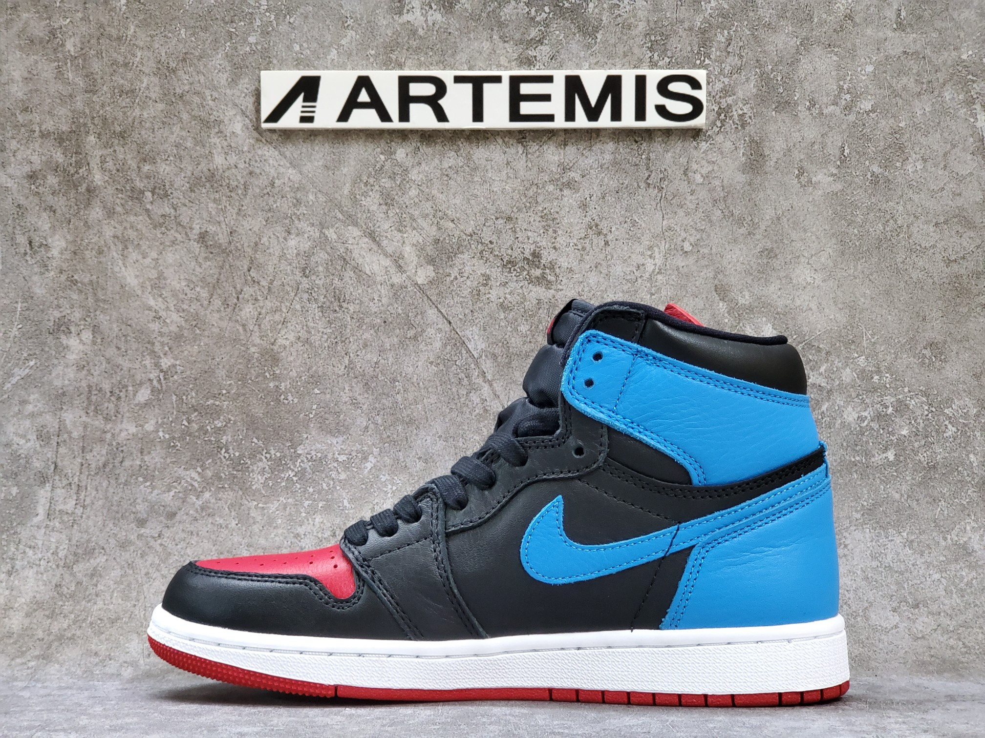Air Jordan 1 Retro High NC to Chi Leather