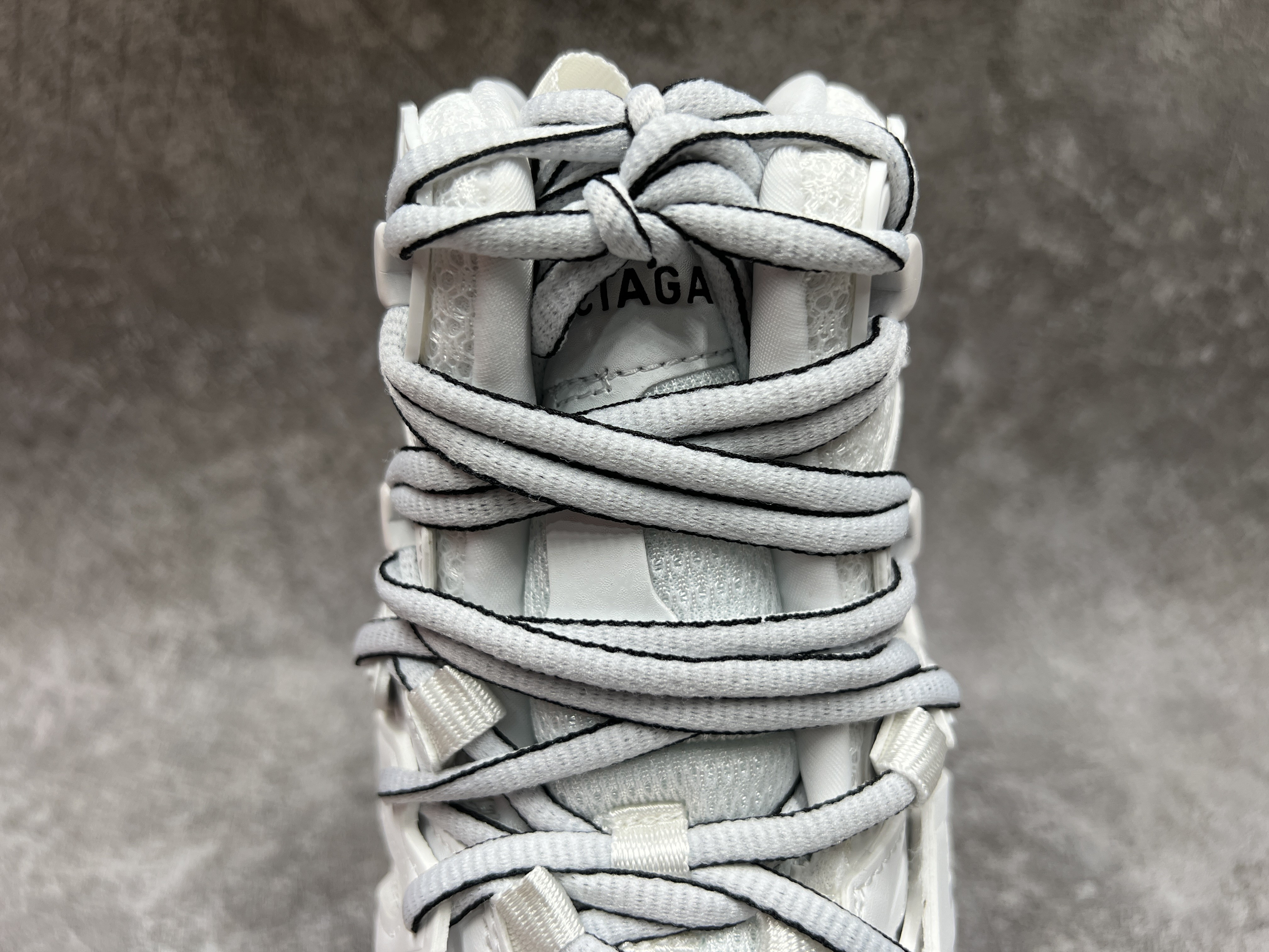 Balenciga Track Hike White