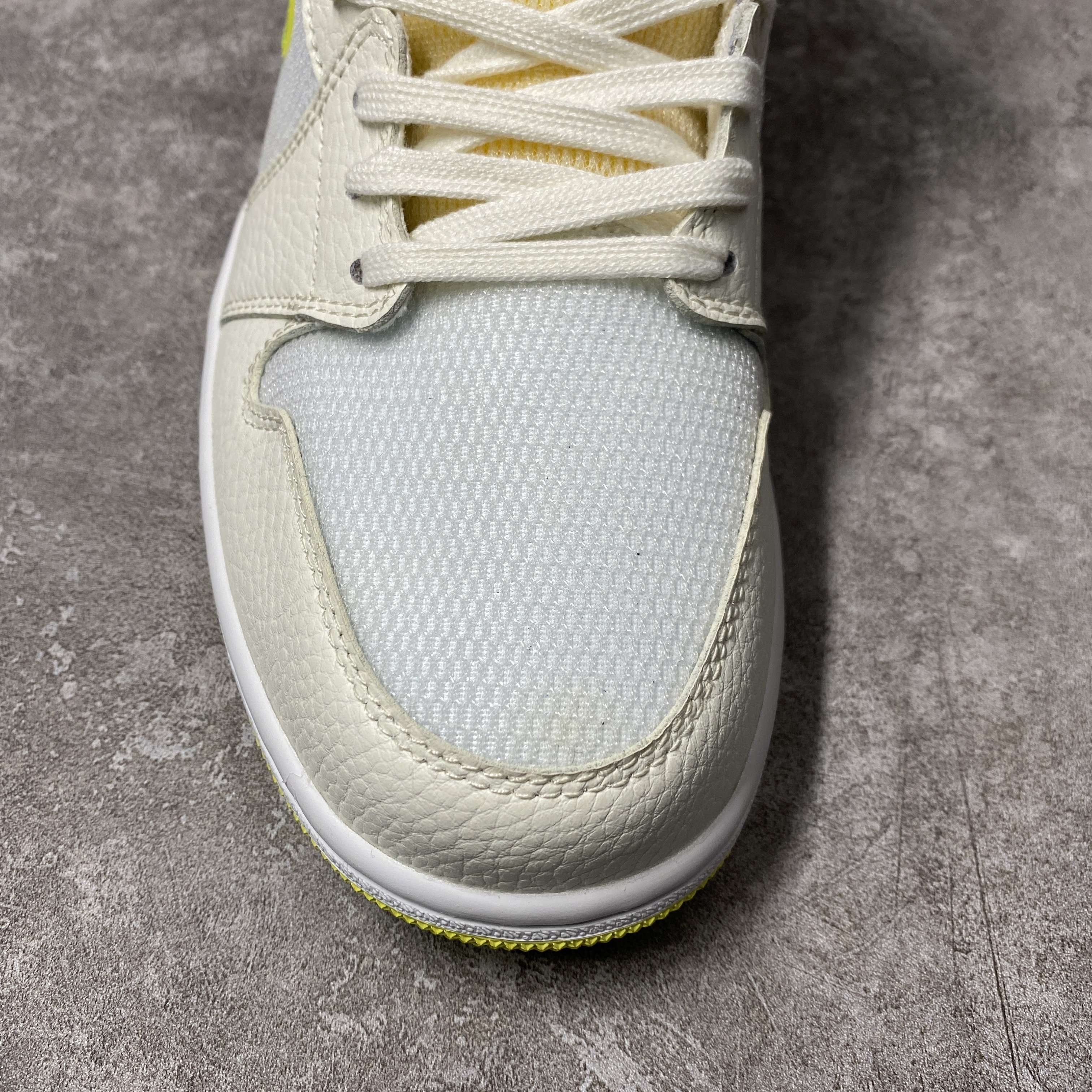 Air Jordan 1 Mid SE Voltage Yellow