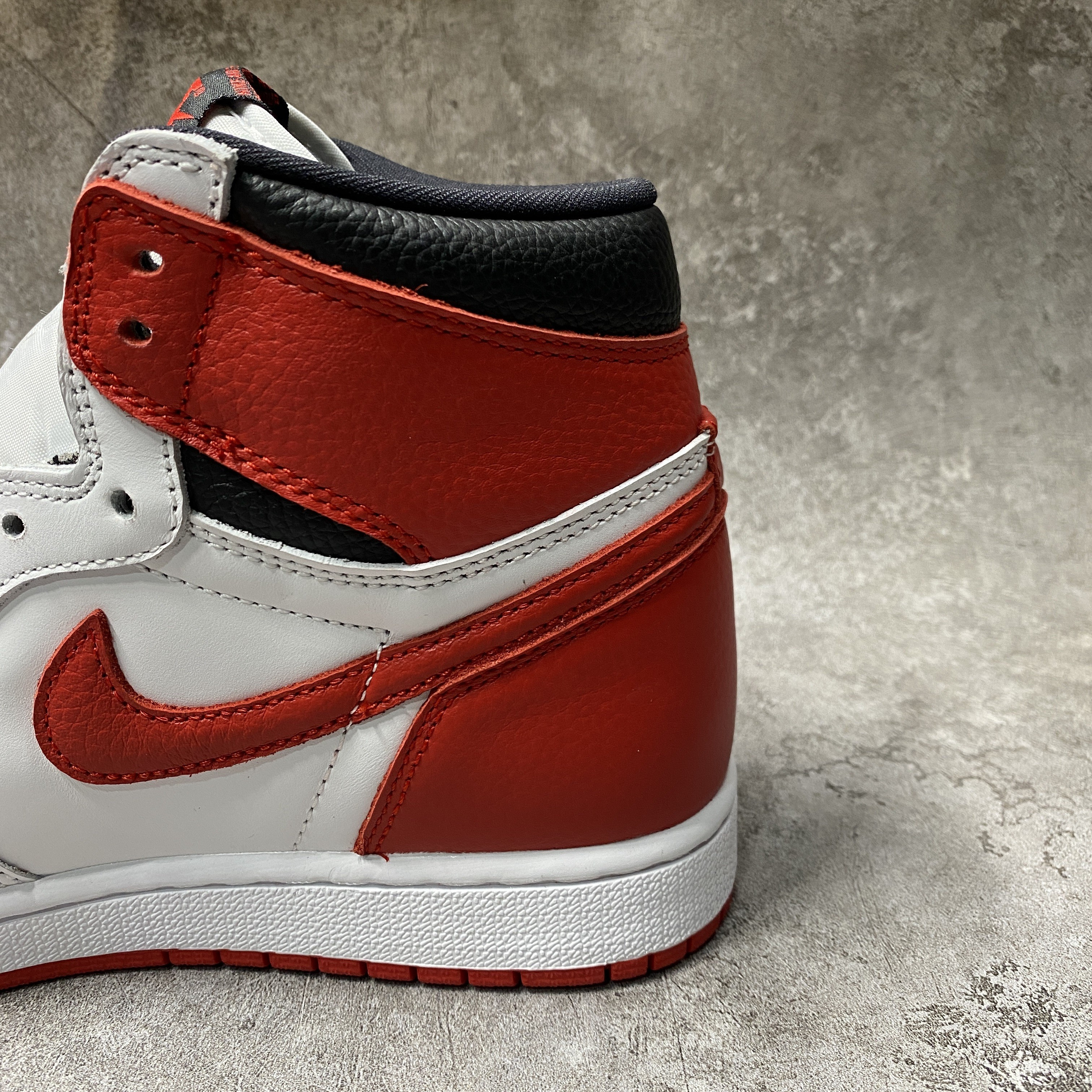 Air Jordan 1 High OG Heritage