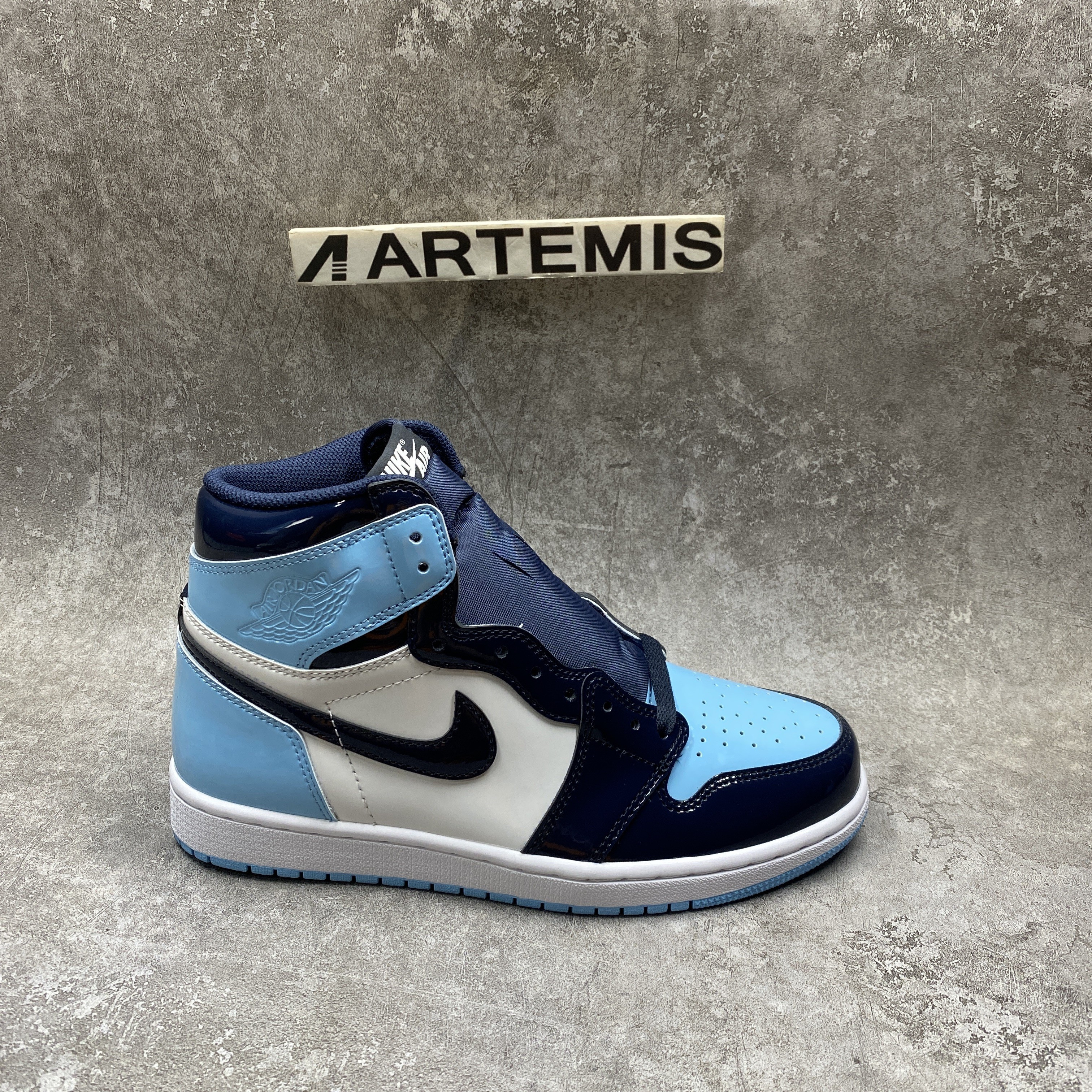 Air Jordan 1 Retro High UNC Patent Blue Chill