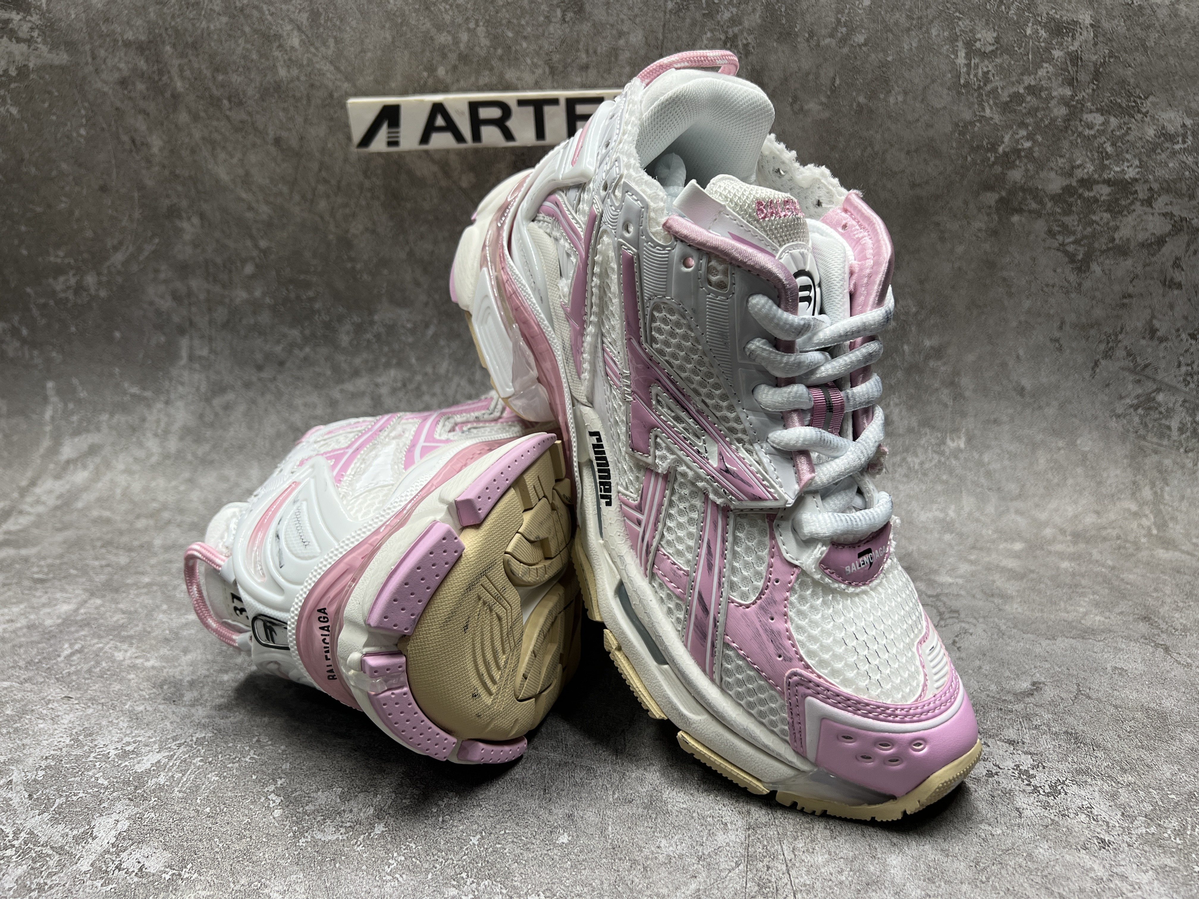 Balenciga Runner Sneaker Pink