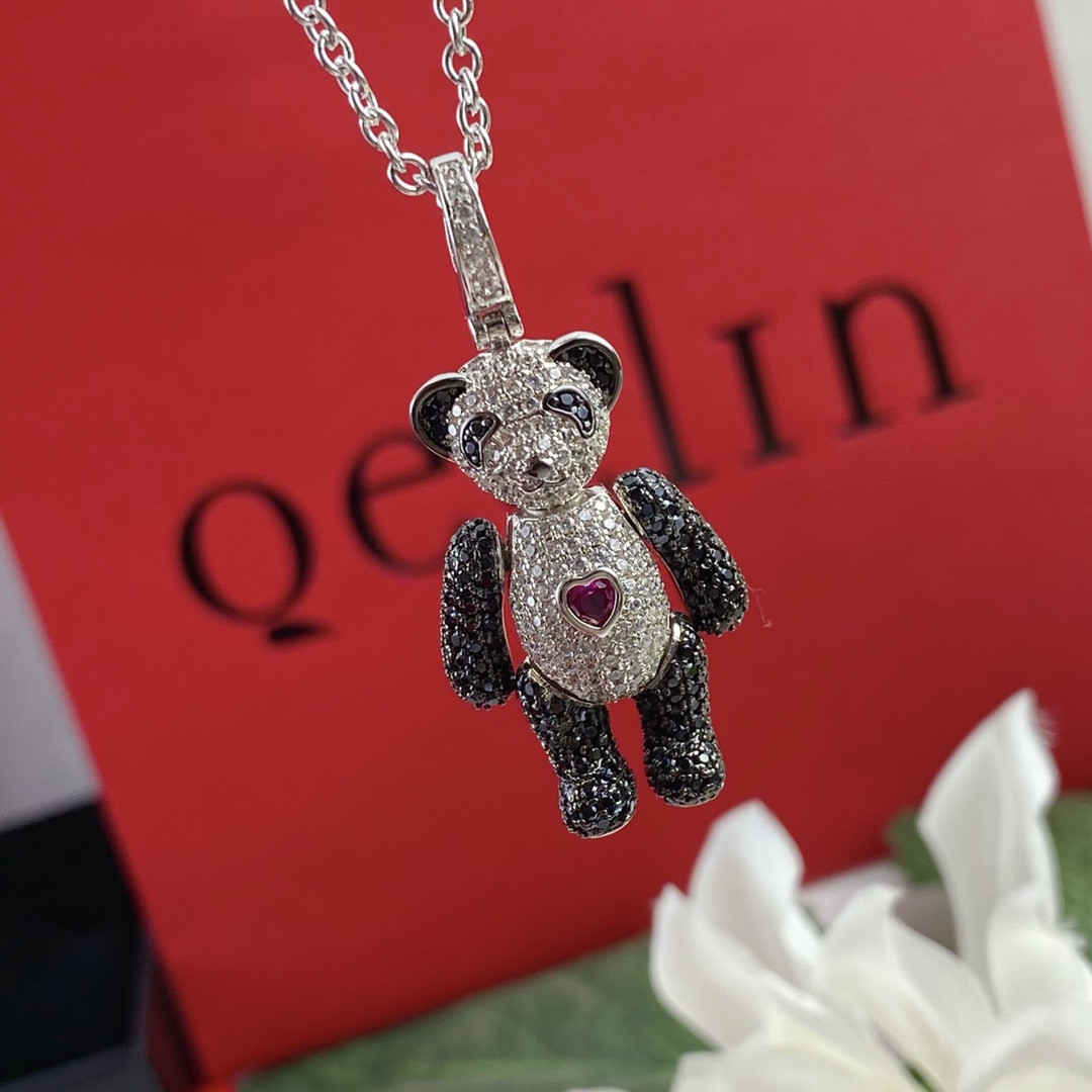 Qeelin Love Heart Bear Pendant Necklace