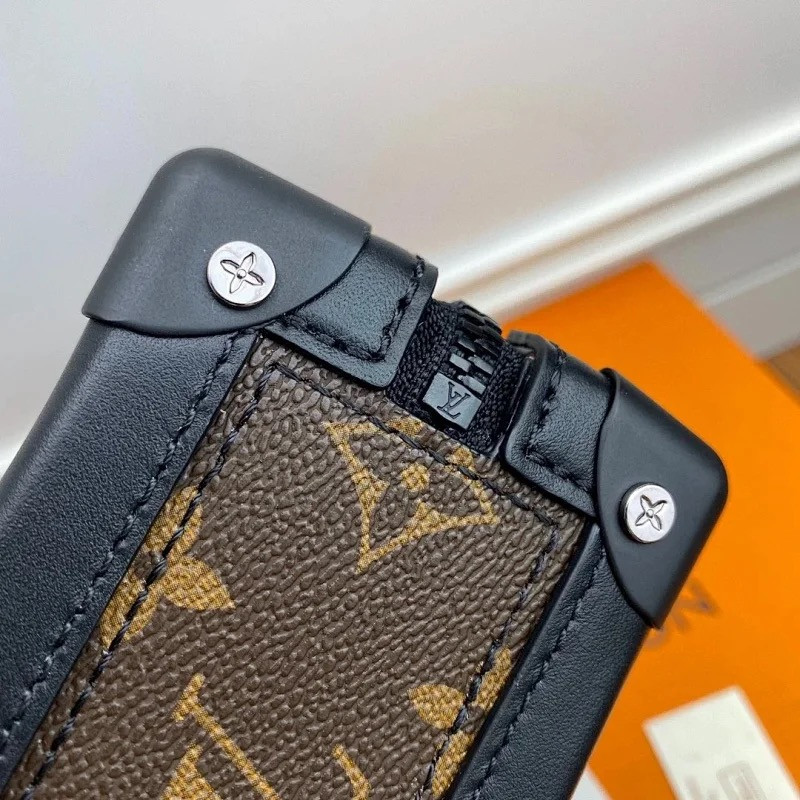 LV VERTICAL SOFT TRUNK M45044