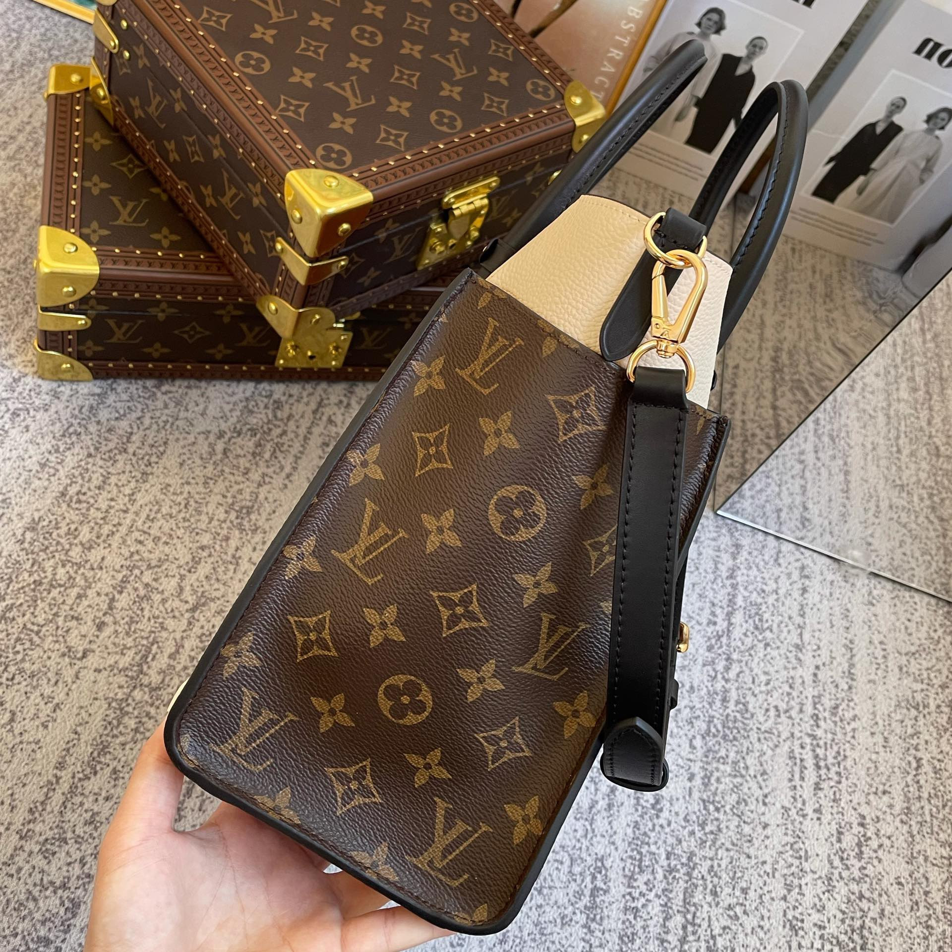 LV ON MY SIDE MM M56934