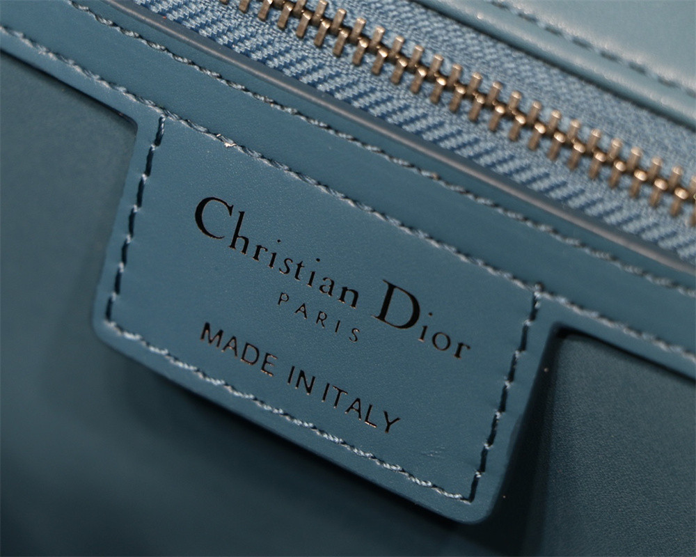 large d*or caro bag navy S*pple cannage calfskin with silver hardware 29 x 18 x 10 cm