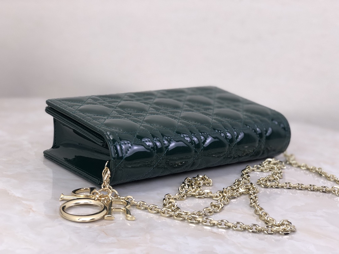 lady D*or pouch dark green patent cannage calfskin 8.5 x 4.5 x 1 inches