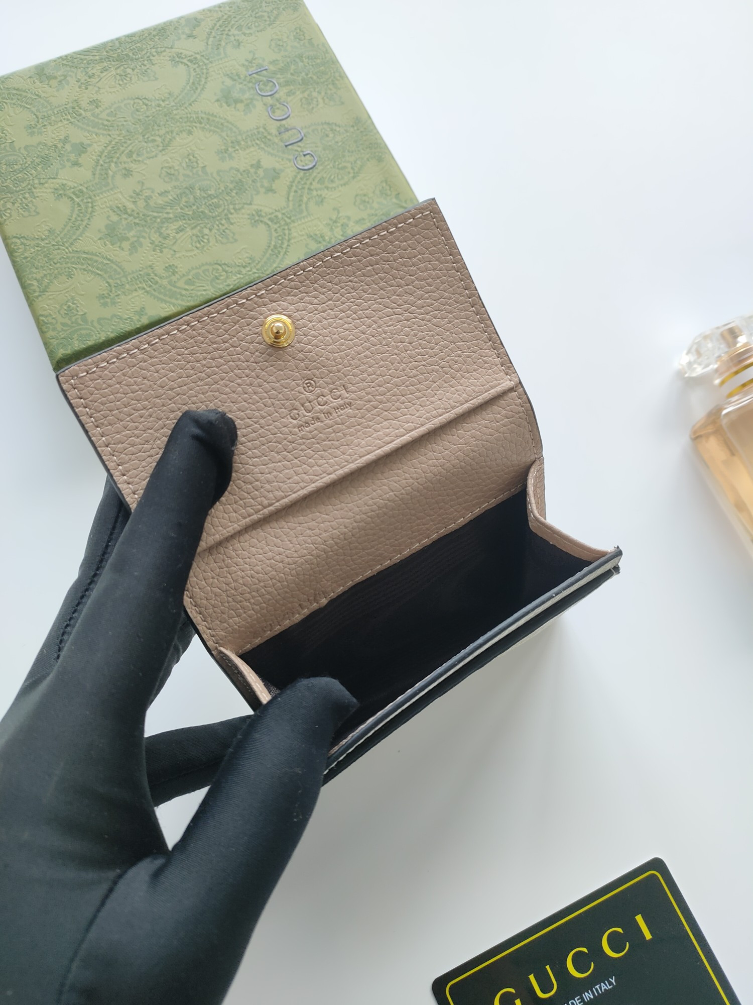 G*u*i gg  card case wallet