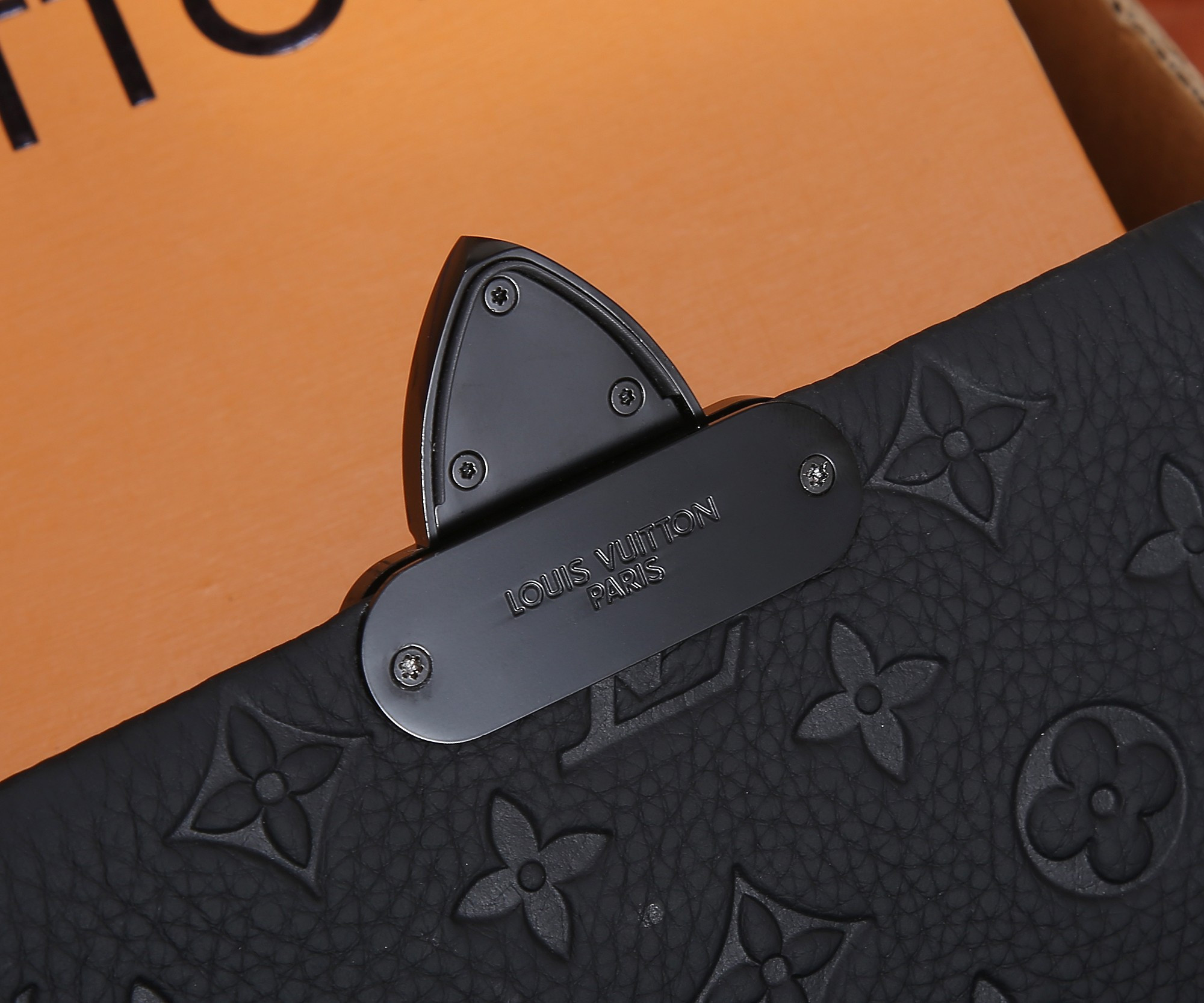 LV S-Cape Messenger M23741 28x16x10cm