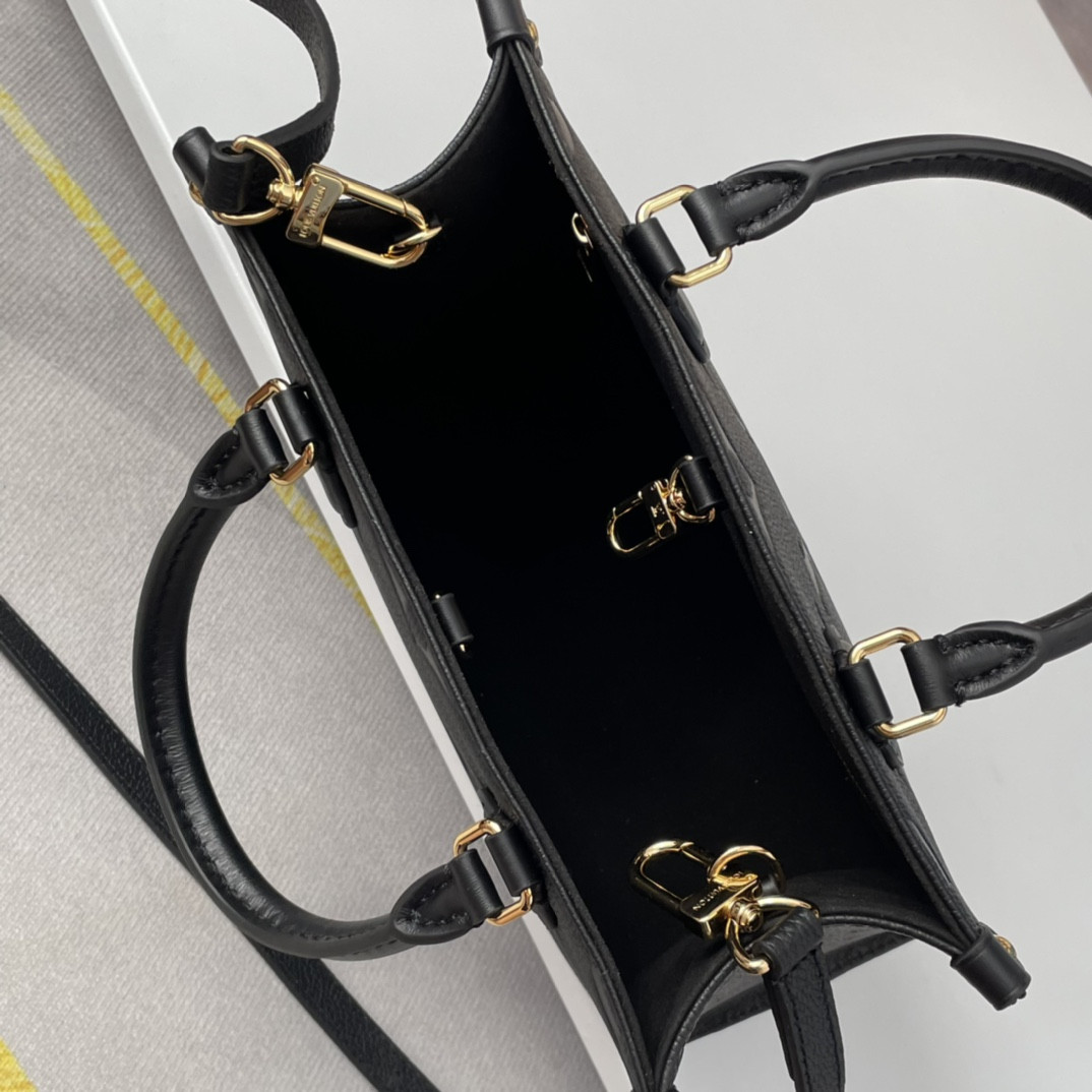 LV M45653 Onthego PM 9.8 x 7.5 x 4.5 inches