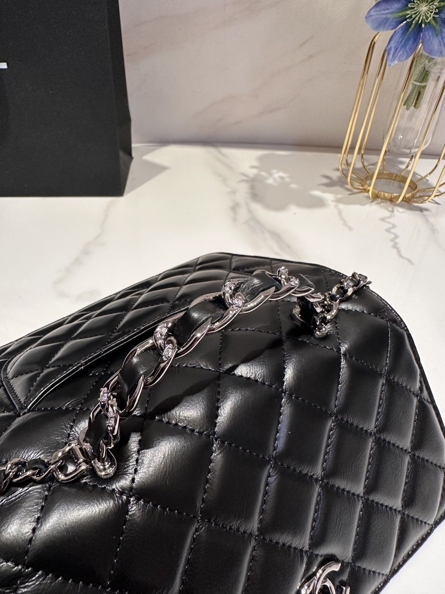 Ch*el classic wallet on chain 4.8 × 7.5 × 1.4 in