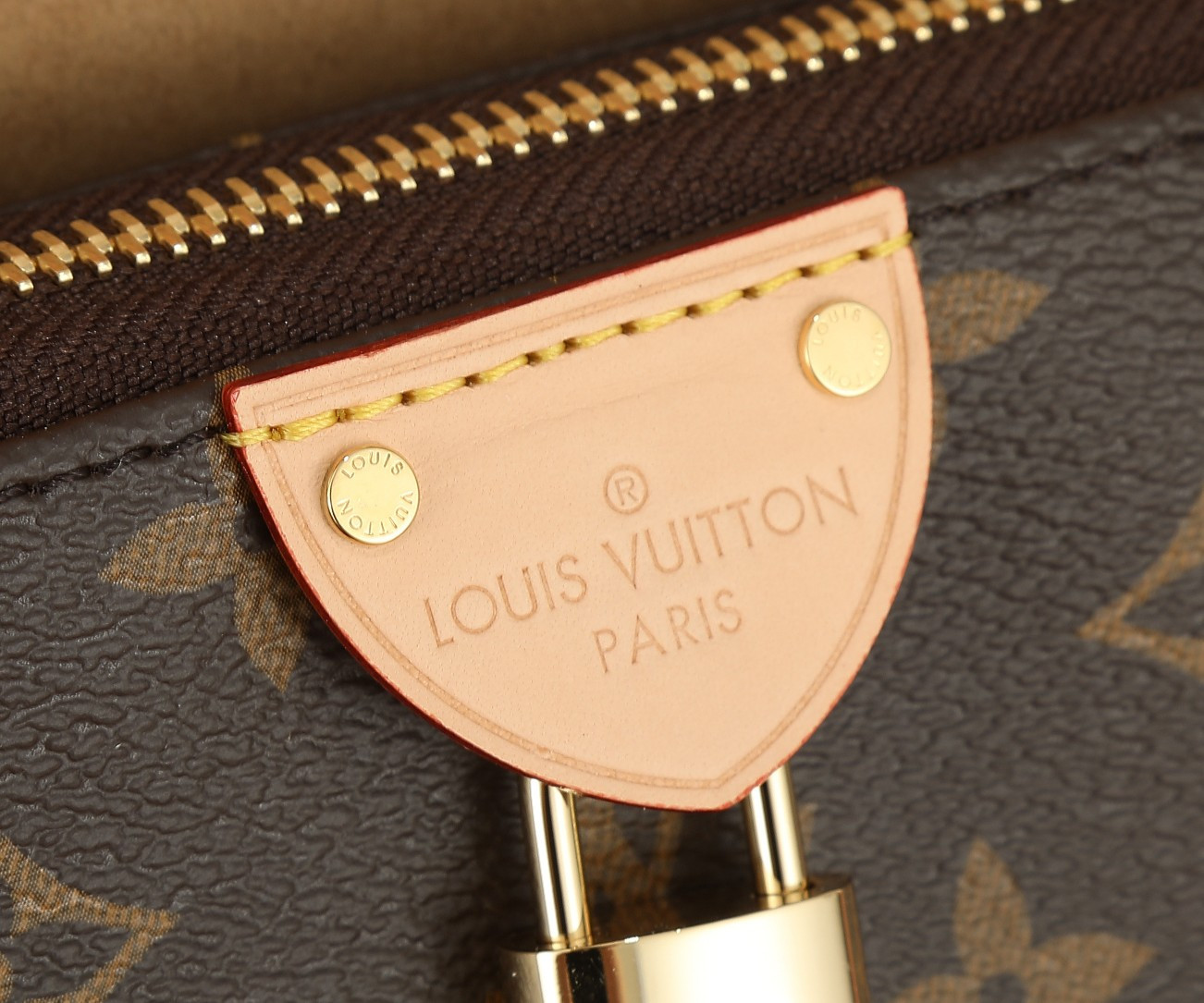 LV Pochette Tirette M12859  8.7 x 4.7 x 2.2 in
