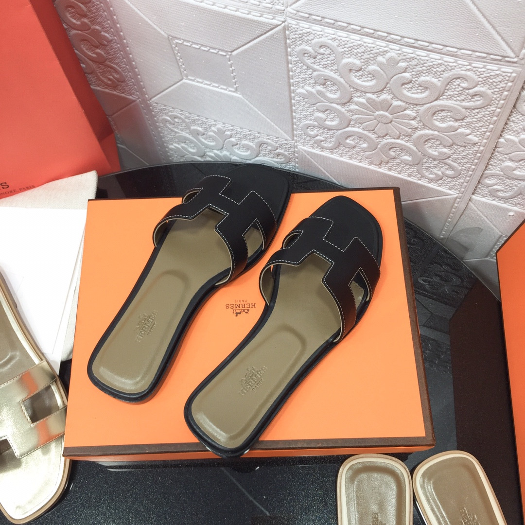 UA Hermès Oran sandal