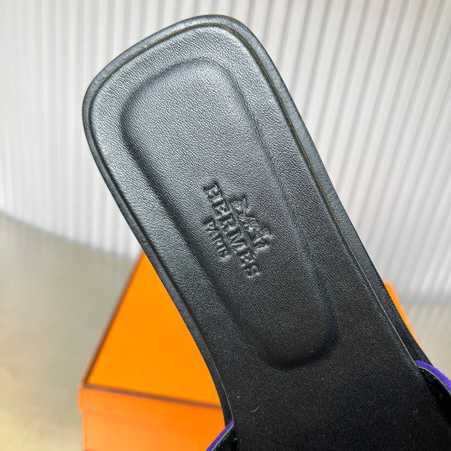 UA Hermès Oran sandal