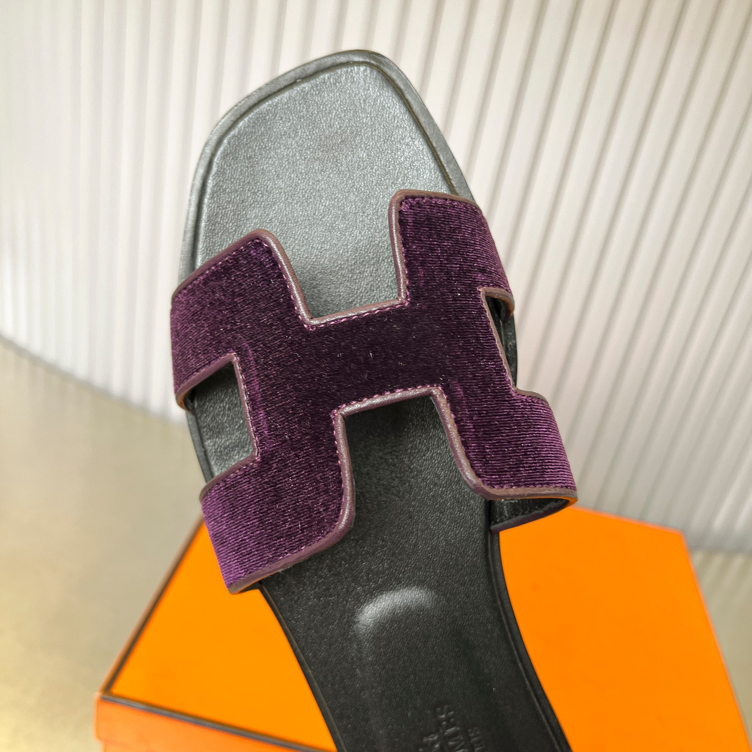 UA Hermès Oran sandal