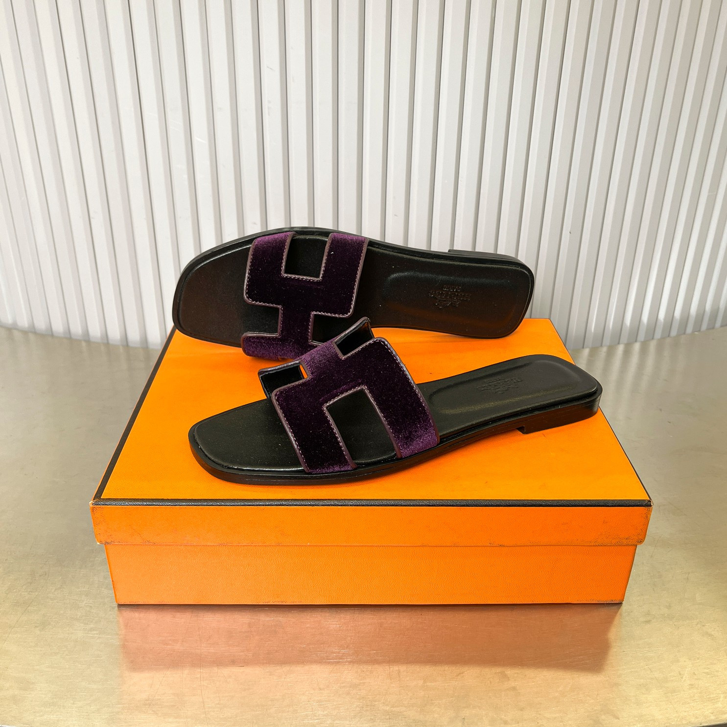 UA Hermès Oran sandal