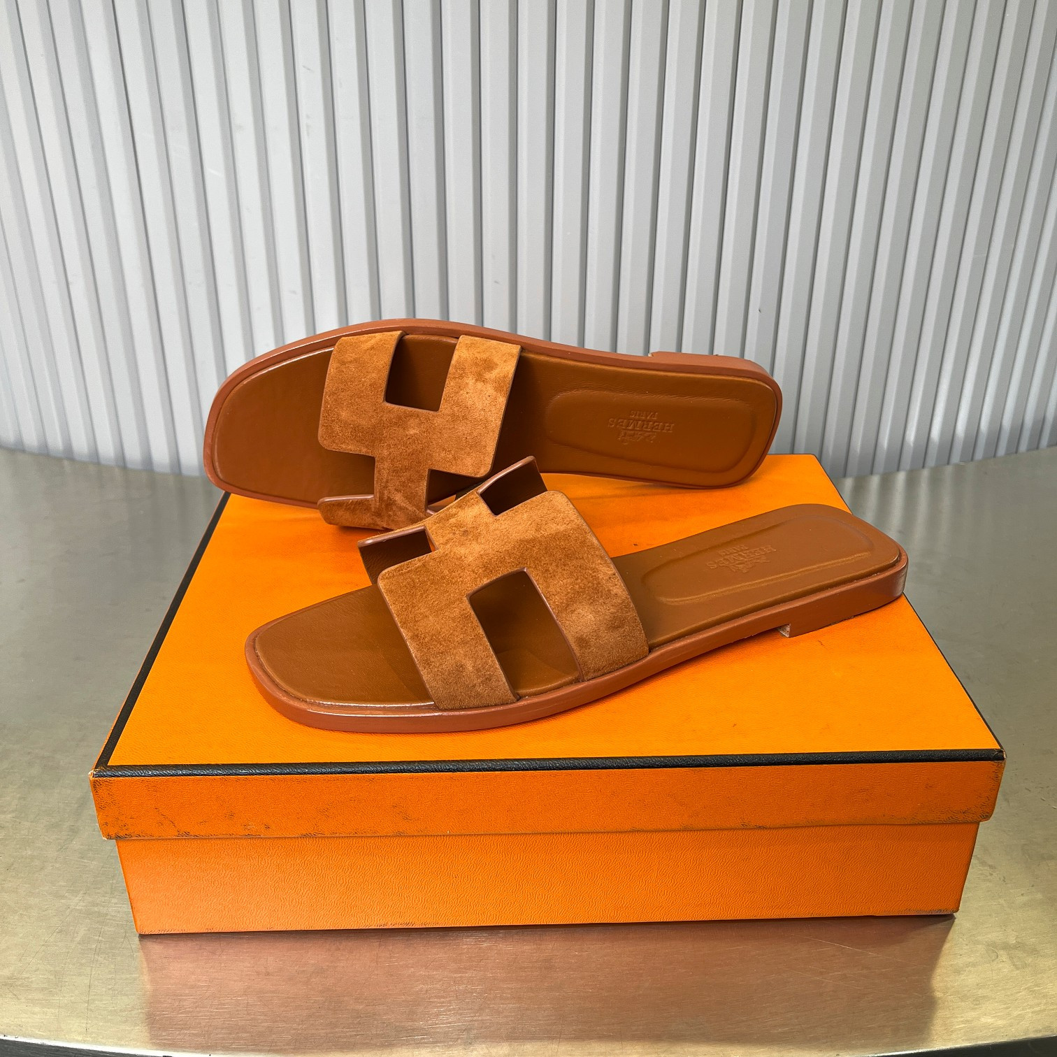 UA Hermès Oran sandal