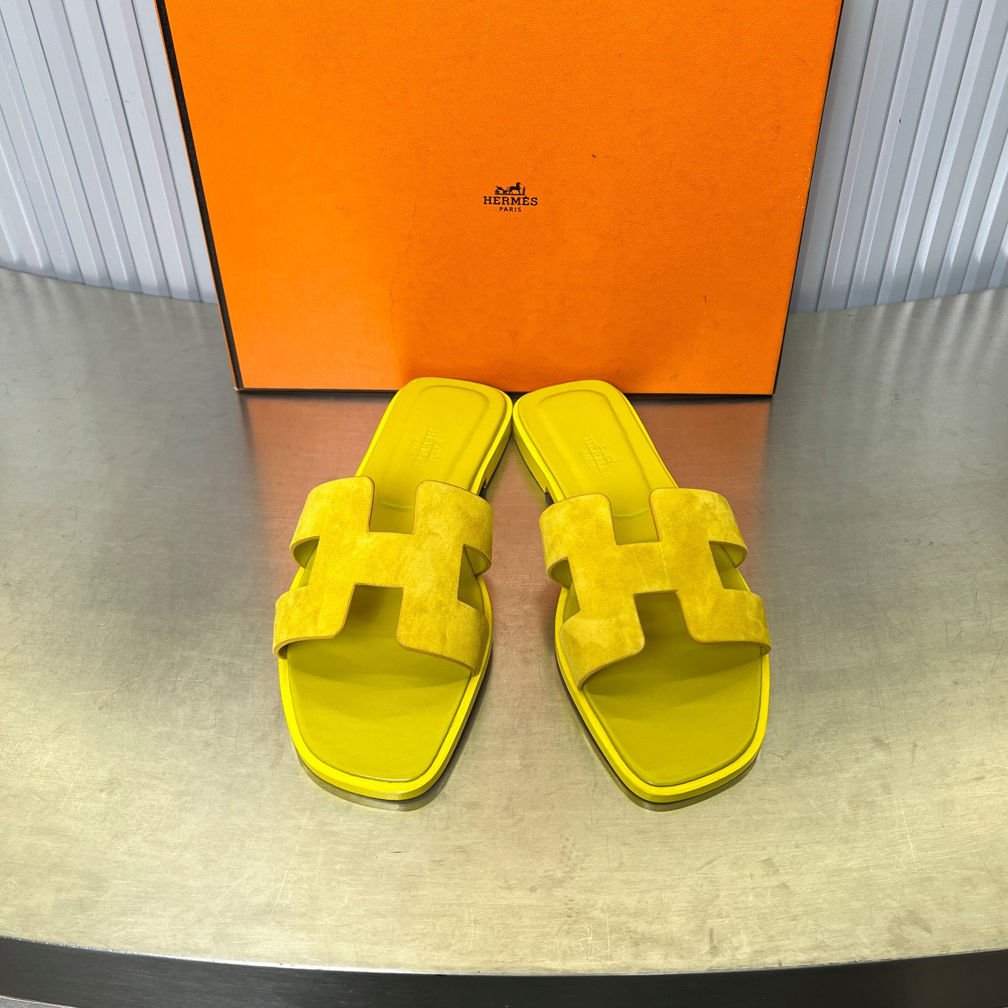 UA Hermès Oran sandal