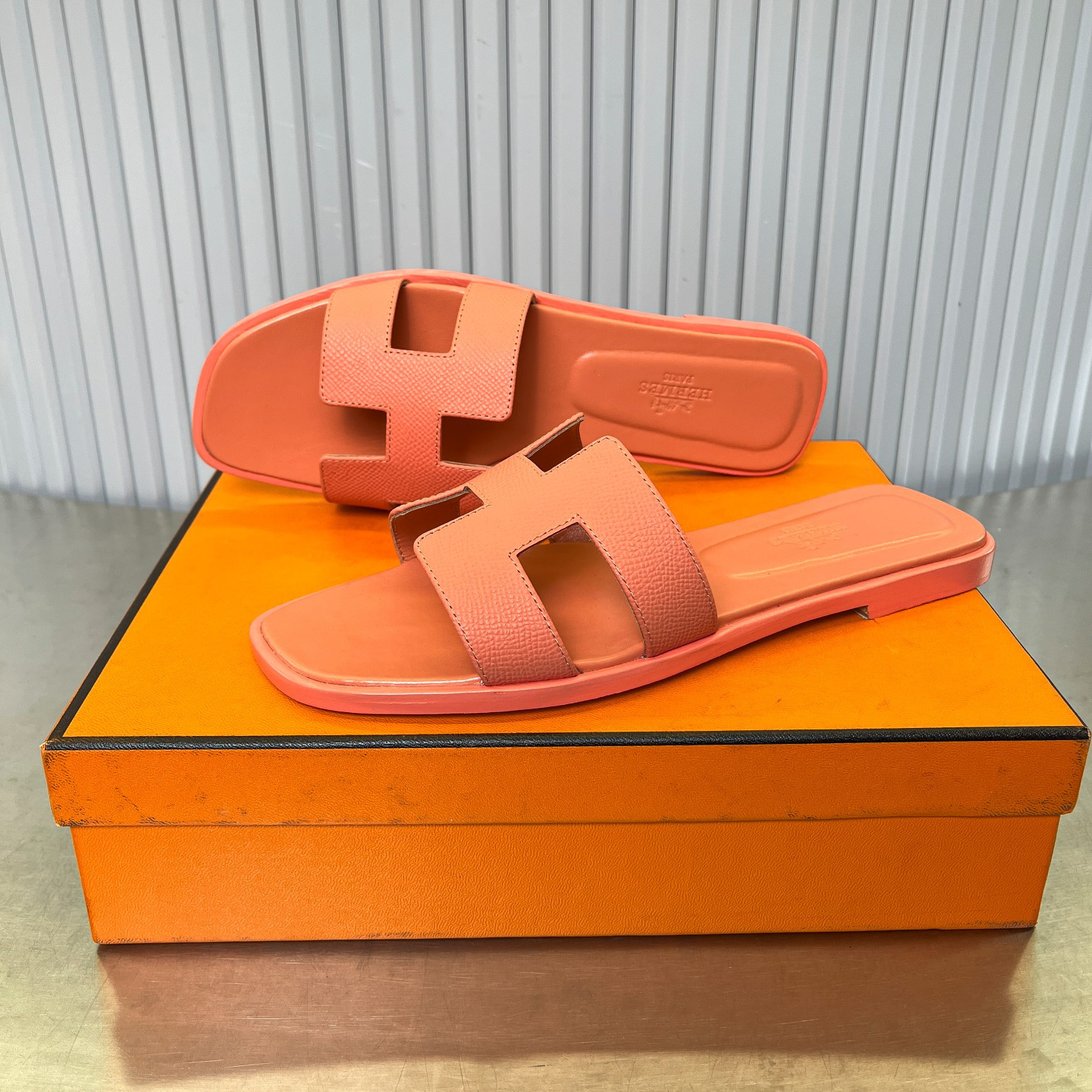 UA Hermès Oran sandal