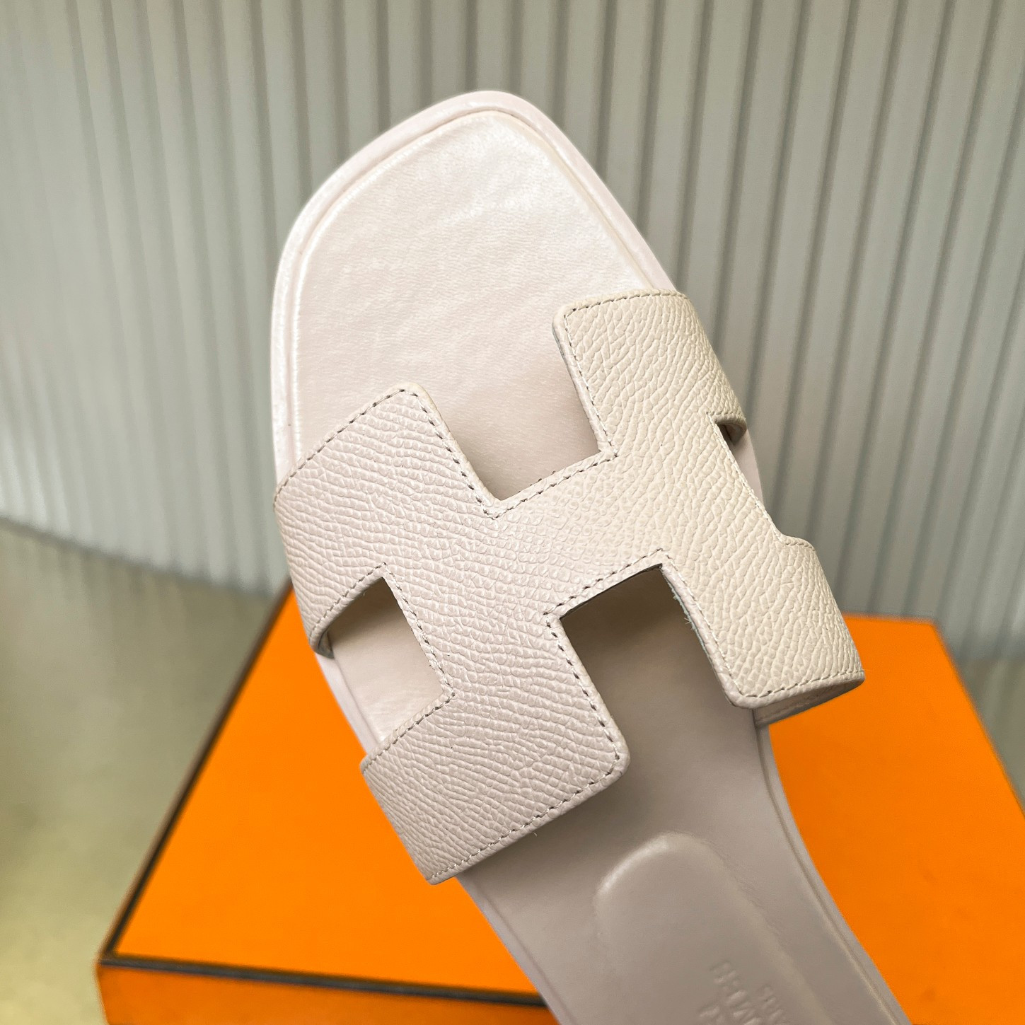 UA Hermès Oran sandal